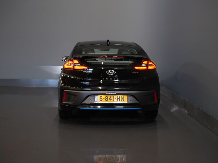 Hyundai IONIQ Hatchback 1.6 GDi Premium LED/ Adapt.Cruise/ Skóra/ Podgrzewane fotele/ Chłodzone fotele/ Podgrzewana kierownica/ Pamięć fotela/ CarPlay/ Nawigacja/ Kamera/ Klimatyzacja