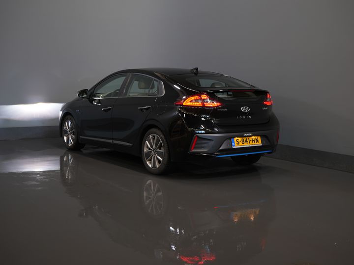 Hyundai IONIQ Hatchback 1.6 GDi Premium LED/ Adapt.Cruise/ Skóra/ Podgrzewane fotele/ Chłodzone fotele/ Podgrzewana kierownica/ Pamięć fotela/ CarPlay/ Nawigacja/ Kamera/ Klimatyzacja