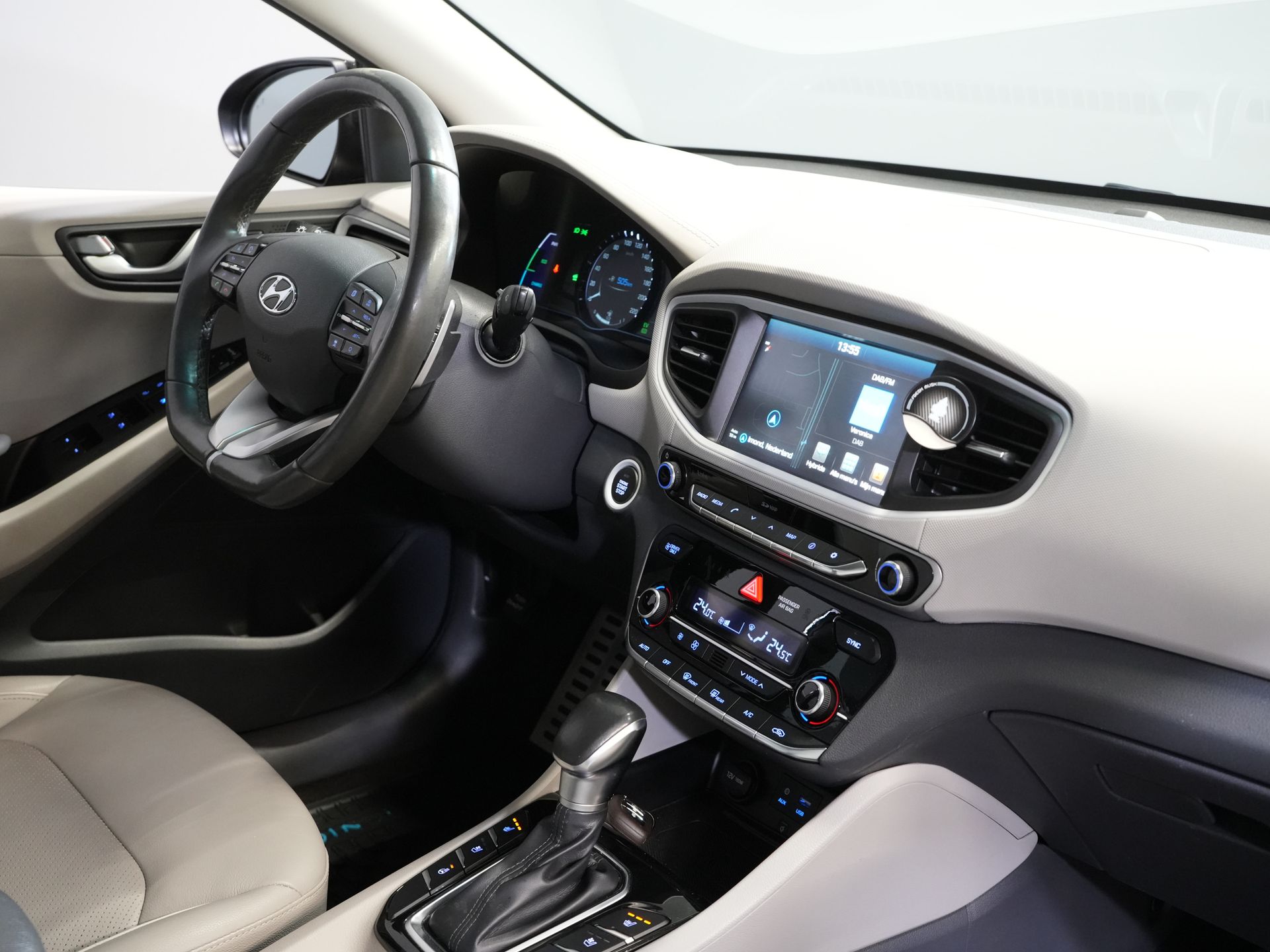 Hyundai IONIQ Hatchback 1.6 GDi Premium LED/ Adapt.Cruise/ Skóra/ Podgrzewane fotele/ Chłodzone fotele/ Podgrzewana kierownica/ Pamięć fotela/ CarPlay/ Nawigacja/ Kamera/ Klimatyzacja