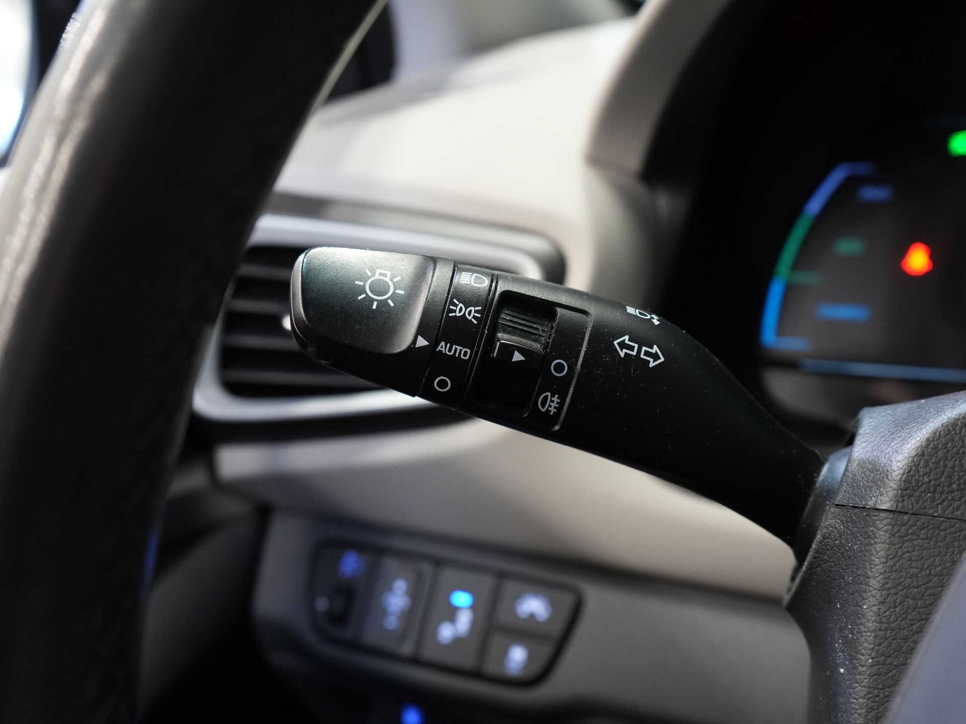 Hyundai IONIQ Hatchback 1.6 GDi Premium LED/ Adapt.Cruise/ Skóra/ Podgrzewane fotele/ Chłodzone fotele/ Podgrzewana kierownica/ Pamięć fotela/ CarPlay/ Nawigacja/ Kamera/ Klimatyzacja