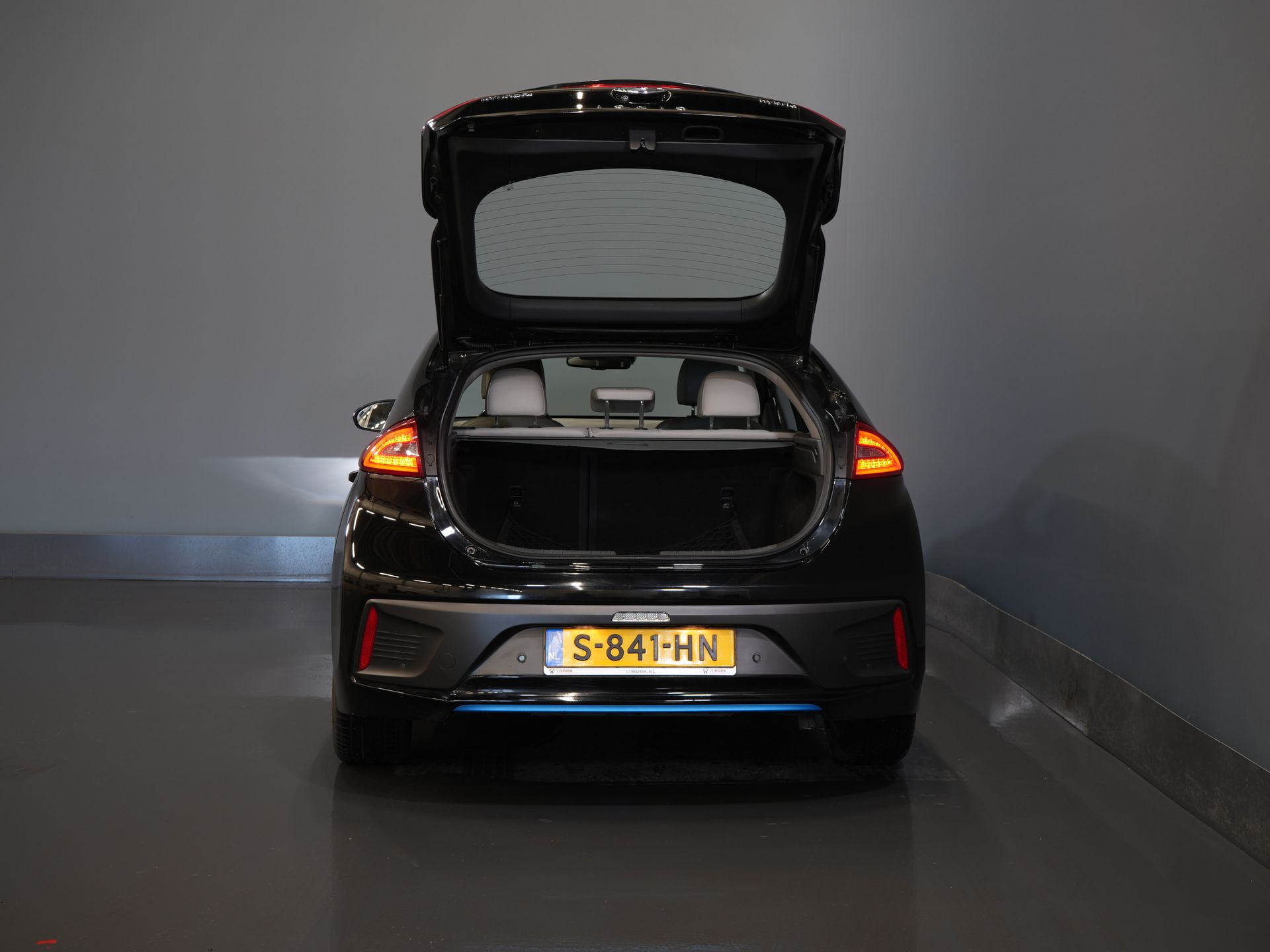 Hyundai IONIQ Hatchback 1.6 GDi Premium LED/ Adapt.Cruise/ Skóra/ Podgrzewane fotele/ Chłodzone fotele/ Podgrzewana kierownica/ Pamięć fotela/ CarPlay/ Nawigacja/ Kamera/ Klimatyzacja