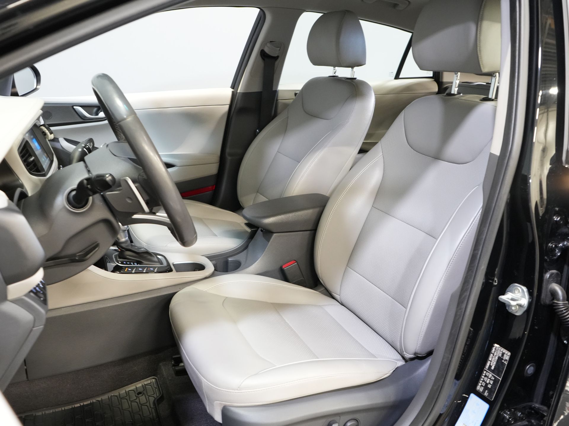 Hyundai IONIQ Hatchback 1.6 GDi Premium LED/ Adapt.Cruise/ Skóra/ Podgrzewane fotele/ Chłodzone fotele/ Podgrzewana kierownica/ Pamięć fotela/ CarPlay/ Nawigacja/ Kamera/ Klimatyzacja