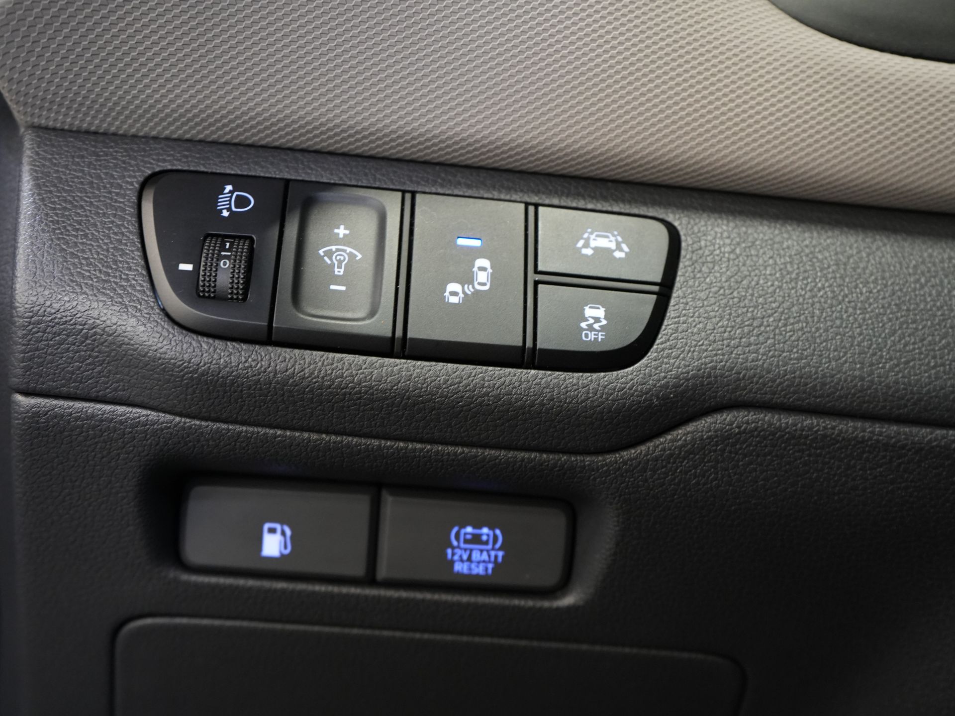 Hyundai IONIQ Hatchback 1.6 GDi Premium LED/ Adapt.Cruise/ Skóra/ Podgrzewane fotele/ Chłodzone fotele/ Podgrzewana kierownica/ Pamięć fotela/ CarPlay/ Nawigacja/ Kamera/ Klimatyzacja