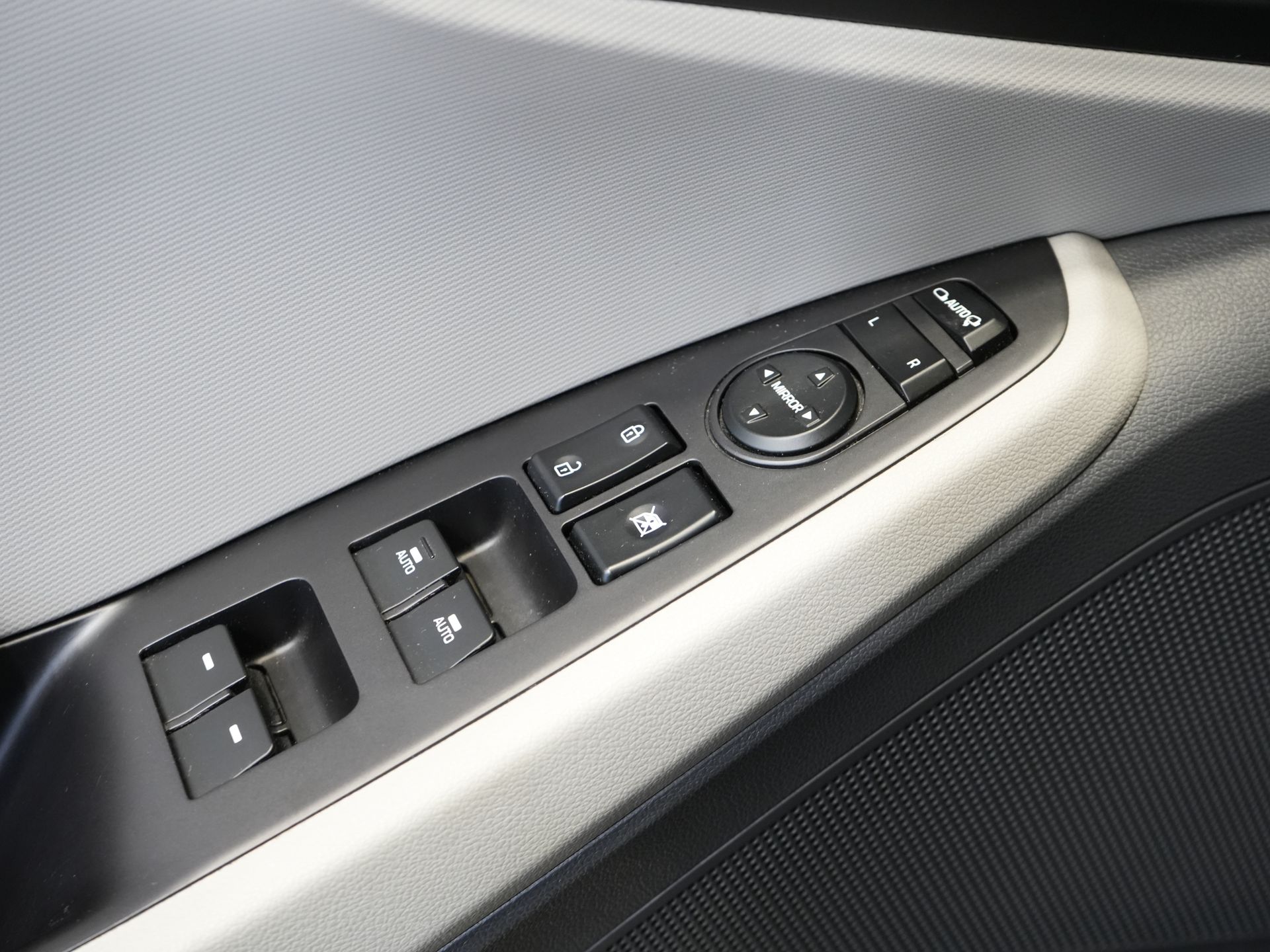 Hyundai IONIQ Hatchback 1.6 GDi Premium LED/ Adapt.Cruise/ Skóra/ Podgrzewane fotele/ Chłodzone fotele/ Podgrzewana kierownica/ Pamięć fotela/ CarPlay/ Nawigacja/ Kamera/ Klimatyzacja