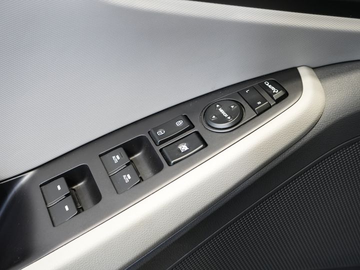 Hyundai IONIQ Hatchback 1.6 GDi Premium LED/ Adapt.Cruise/ Skóra/ Podgrzewane fotele/ Chłodzone fotele/ Podgrzewana kierownica/ Pamięć fotela/ CarPlay/ Nawigacja/ Kamera/ Klimatyzacja