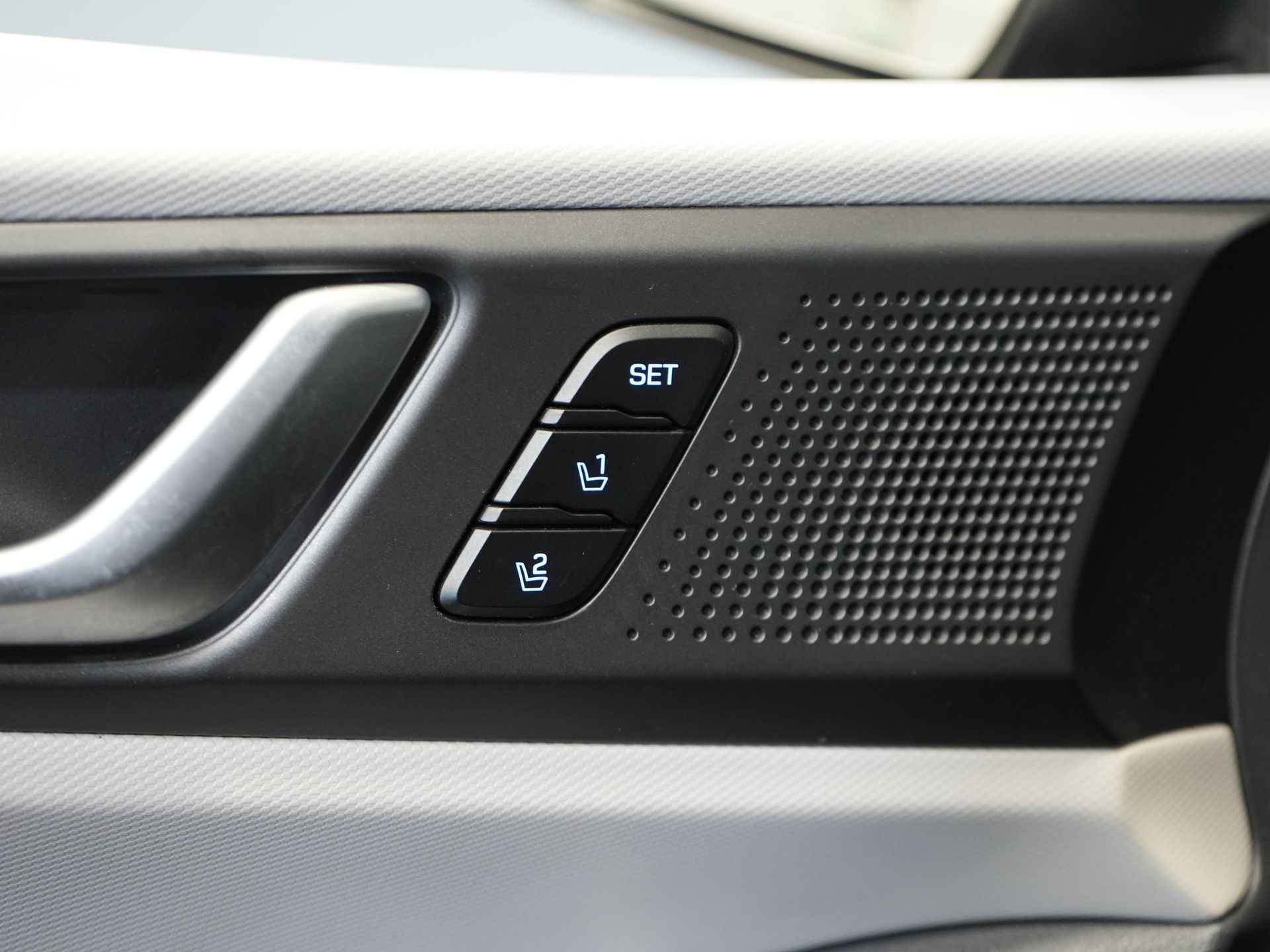 Hyundai IONIQ Hatchback 1.6 GDi Premium LED/ Adapt.Cruise/ Skóra/ Podgrzewane fotele/ Chłodzone fotele/ Podgrzewana kierownica/ Pamięć fotela/ CarPlay/ Nawigacja/ Kamera/ Klimatyzacja