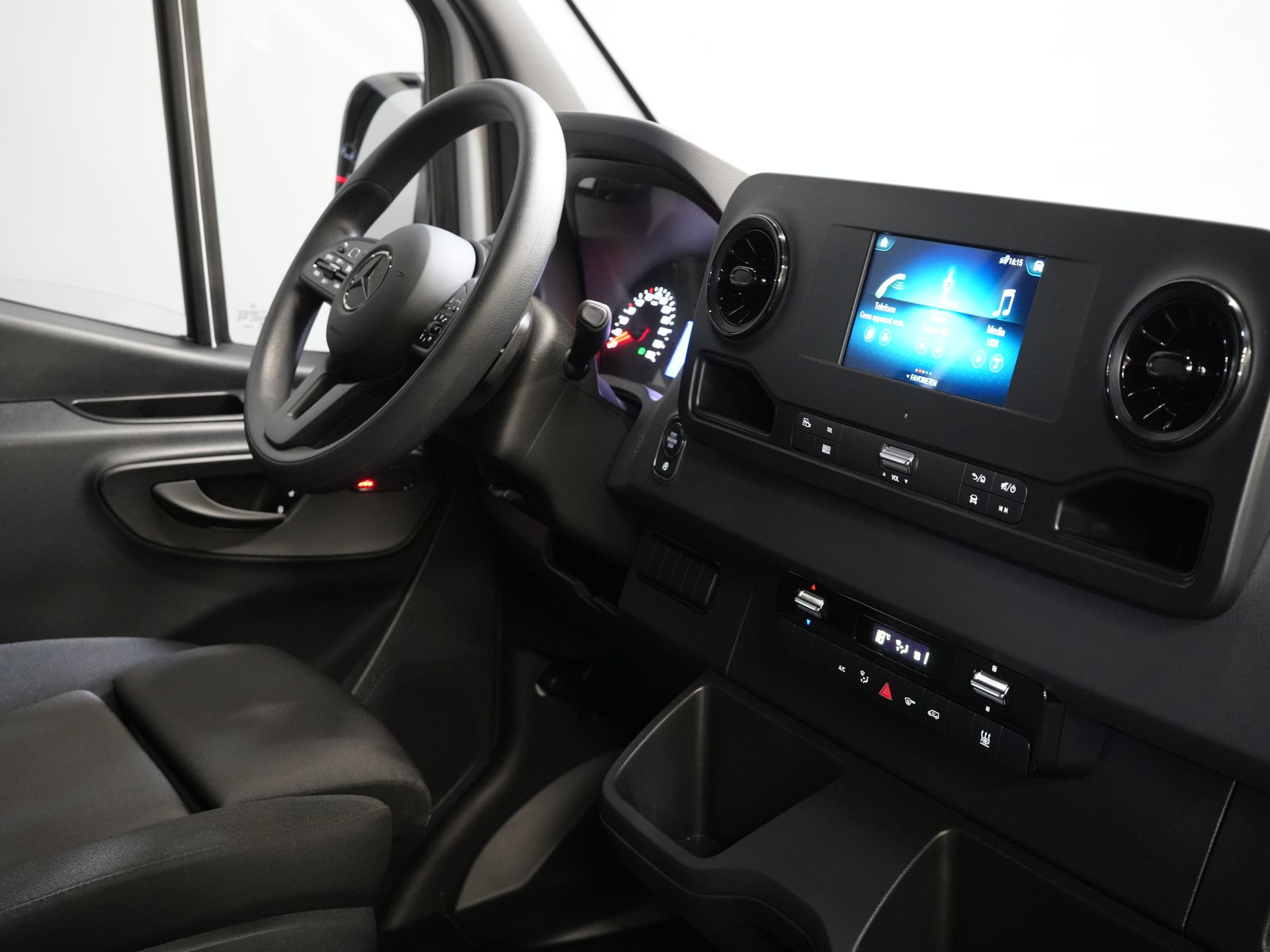 Volkswagen Crafter Van (MB Sprinter 211) (DEMO) Aut. L2H2 BPM FREE/ LED/ Chauffage au sol/ Chauffage des sièges/ Carplay/ Croisière/ Caméra
