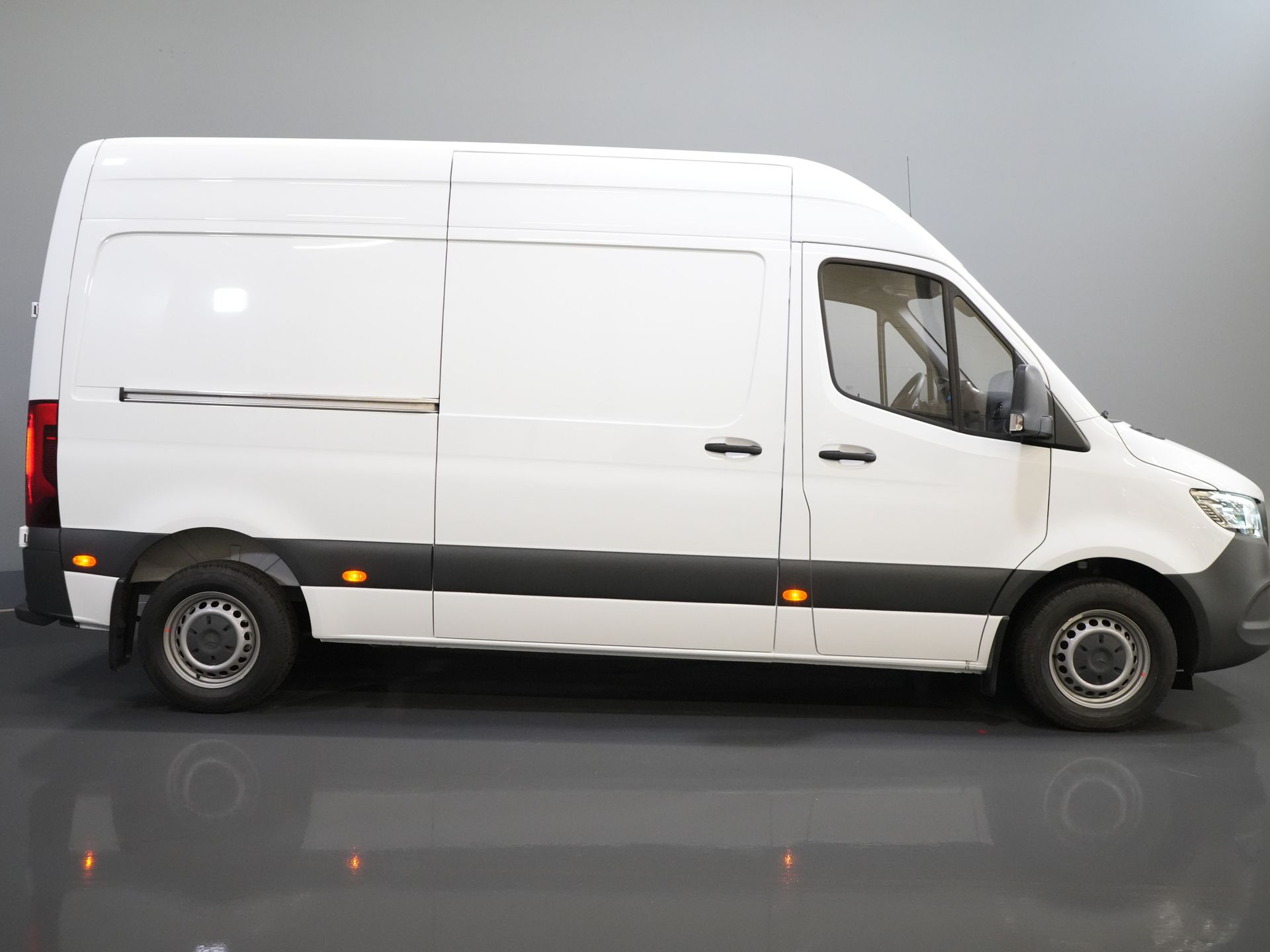 Volkswagen Crafter Van (MB Sprinter 211) (DEMO) Aut. L2H2 BPM FREE/ LED/ Chauffage au sol/ Chauffage des sièges/ Carplay/ Croisière/ Caméra