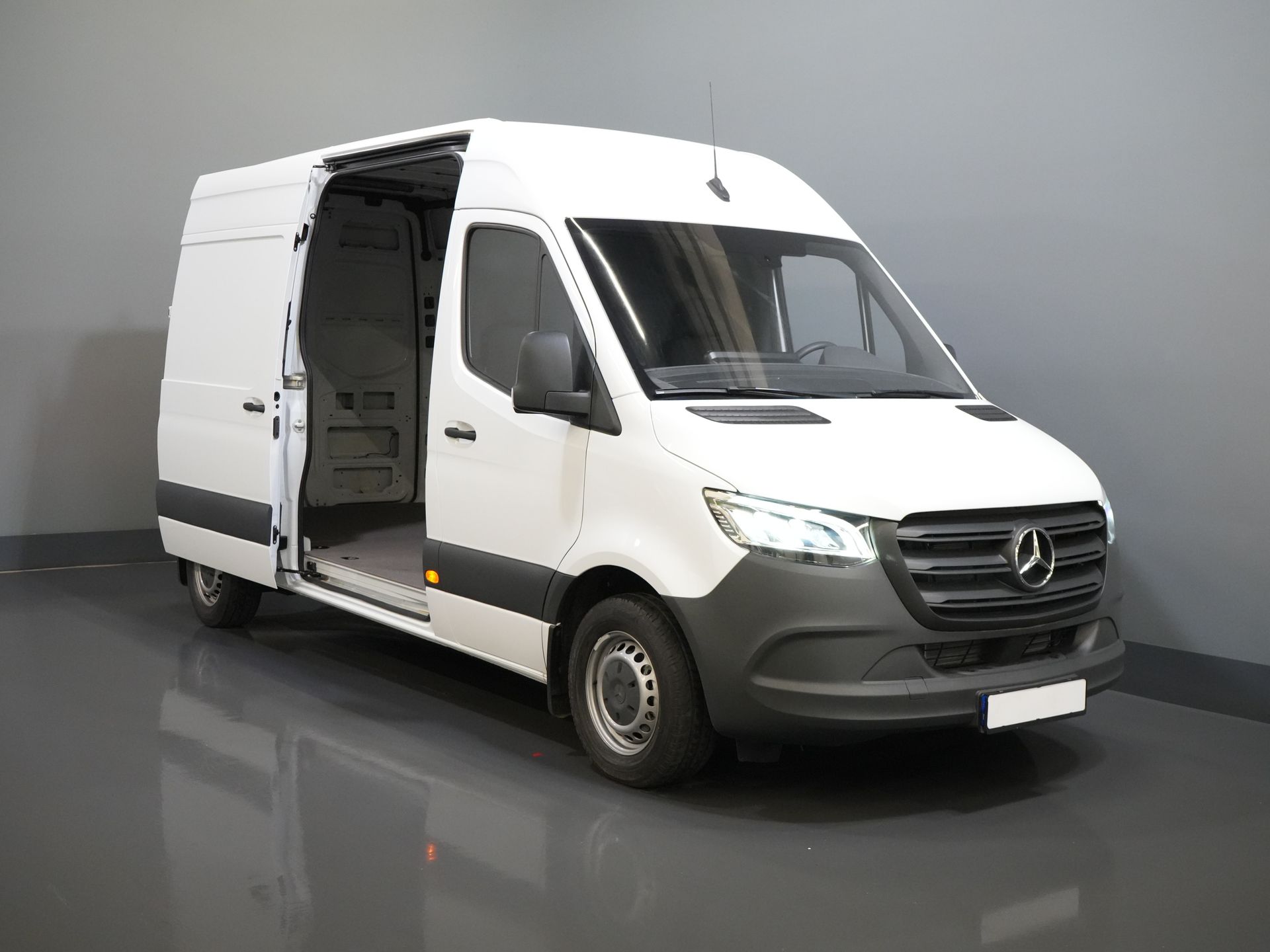 Volkswagen Crafter Van (MB Sprinter 211) (DEMO) Aut. L2H2 BPM FREE/ LED/ Chauffage au sol/ Chauffage des sièges/ Carplay/ Croisière/ Caméra