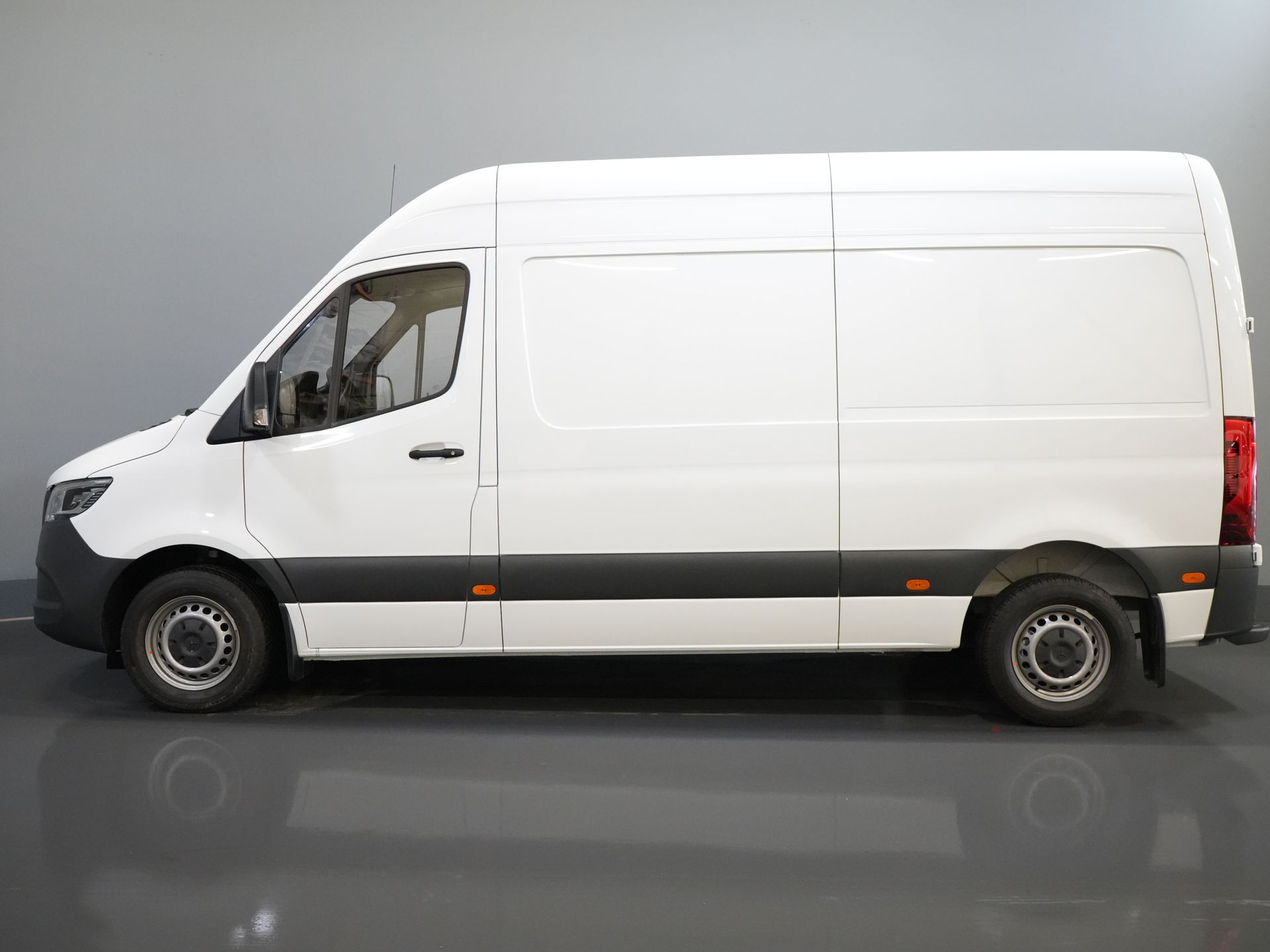 Volkswagen Crafter Van (MB Sprinter 211) (DEMO) Aut. L2H2 BPM FREE/ LED/ Chauffage au sol/ Chauffage des sièges/ Carplay/ Croisière/ Caméra
