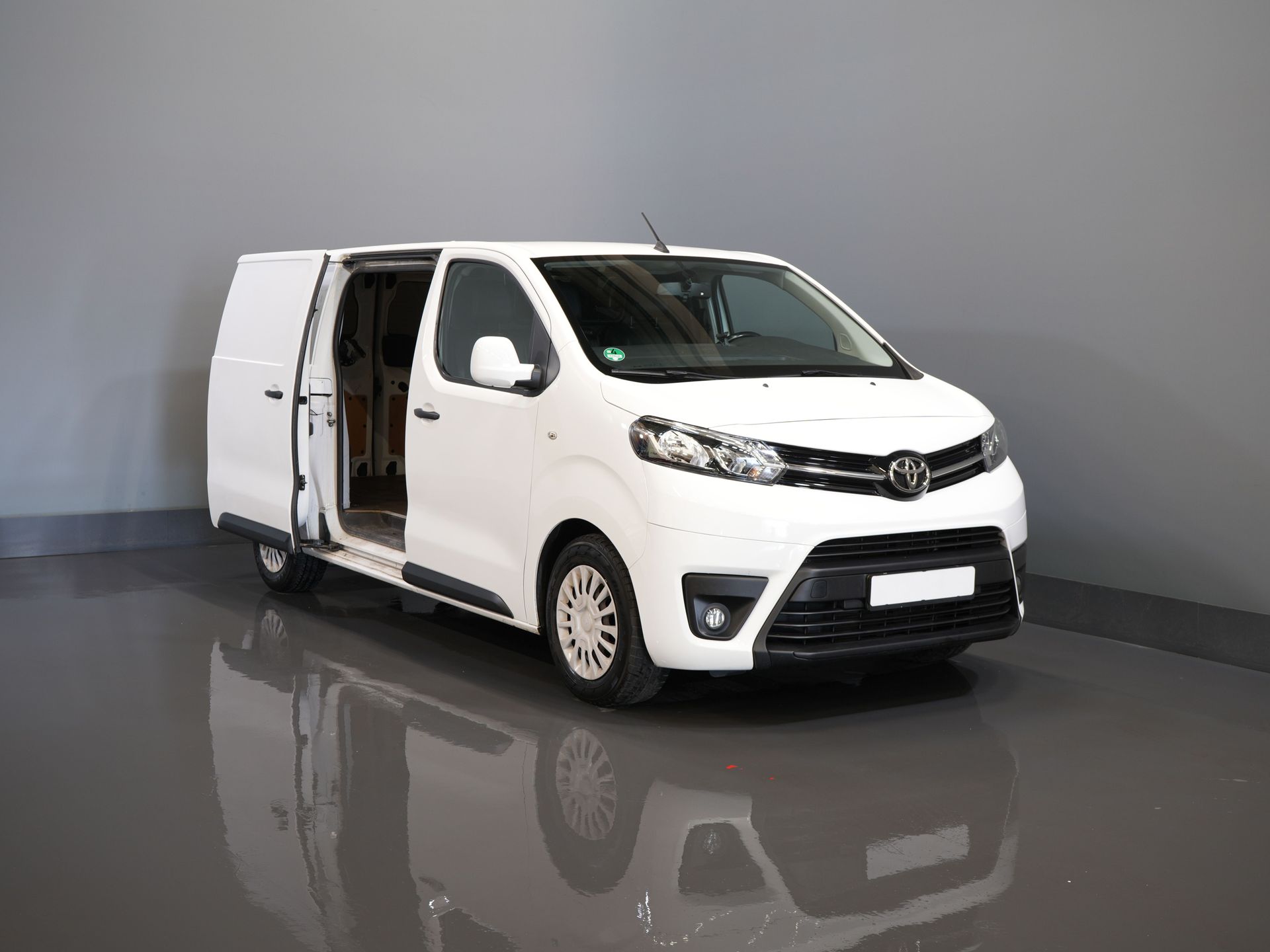 Toyota ProAce Van 1.6 D-4D 115 CP L2 BPM GRATUIT! Croazieră/ Cameră/ Bara de remorcare