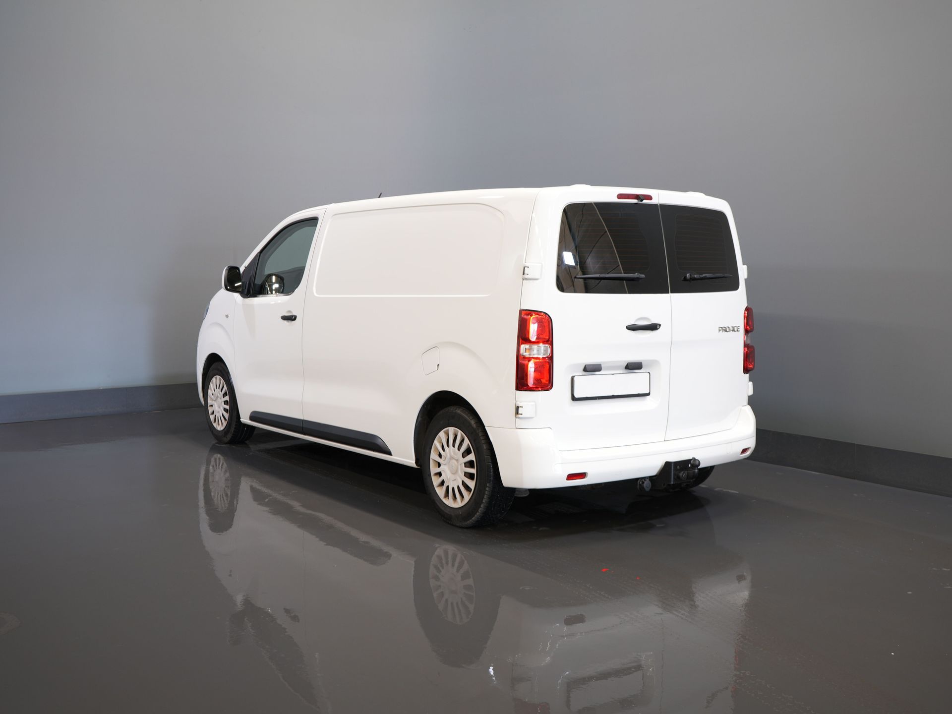 Toyota ProAce Van 1.6 D-4D 115 CP L2 BPM GRATUIT! Croazieră/ Cameră/ Bara de remorcare