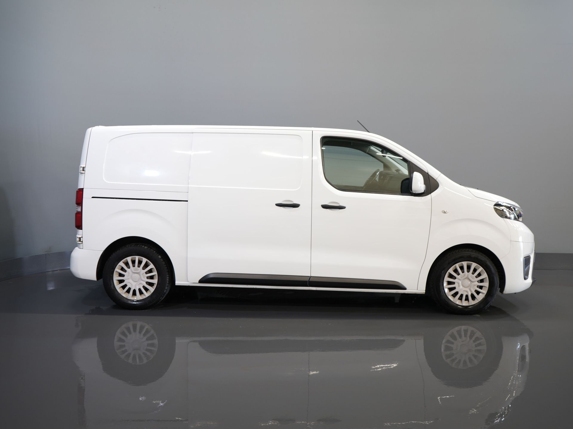 Toyota ProAce Van 1.6 D-4D 115 CP L2 BPM GRATUIT! Croazieră/ Cameră/ Bara de remorcare