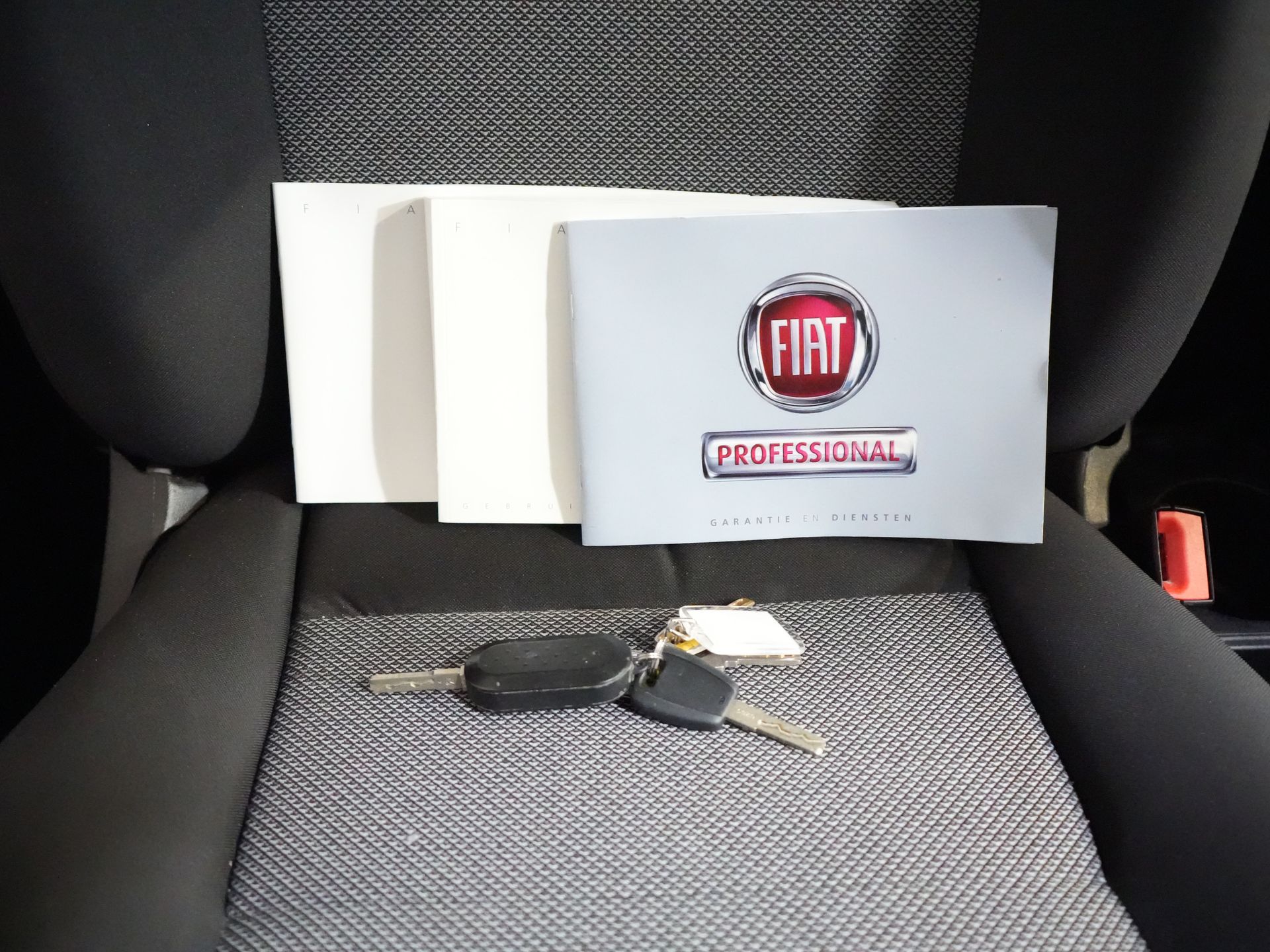 Fiat Dobló Cargo Bestelbus 1.3 MJ BPM VRIJ! 7x Voorraad NL Auto/ Airco/ Bluetooth/ Betimmering