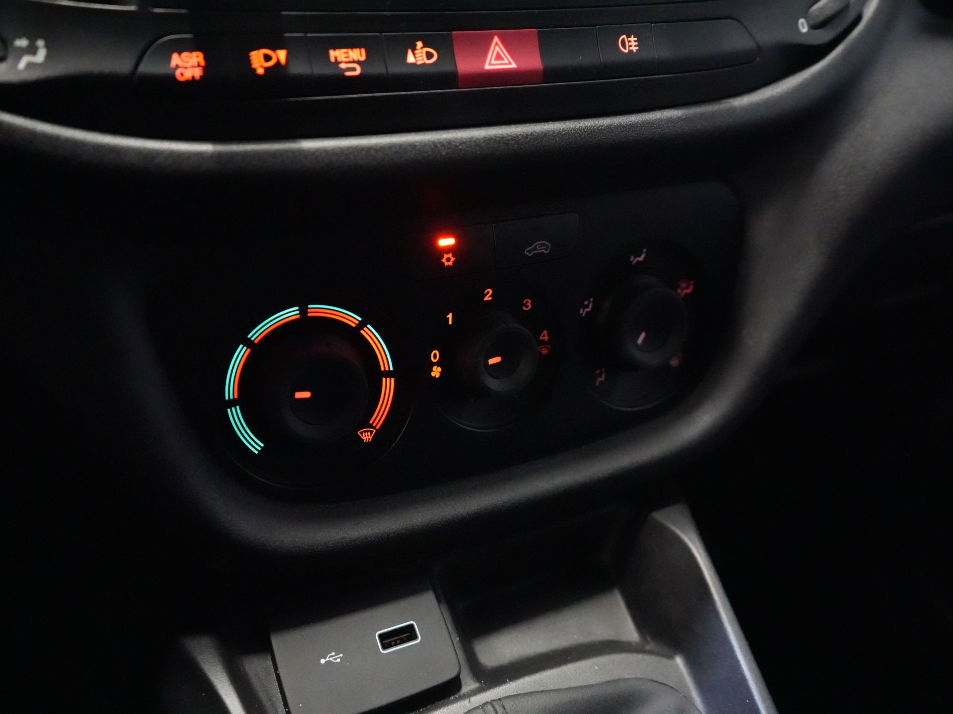 Fiat Dobló Cargo Bestelbus 1.3 MJ BPM VRIJ! 7x Voorraad NL Auto/ Airco/ Bluetooth/ Betimmering