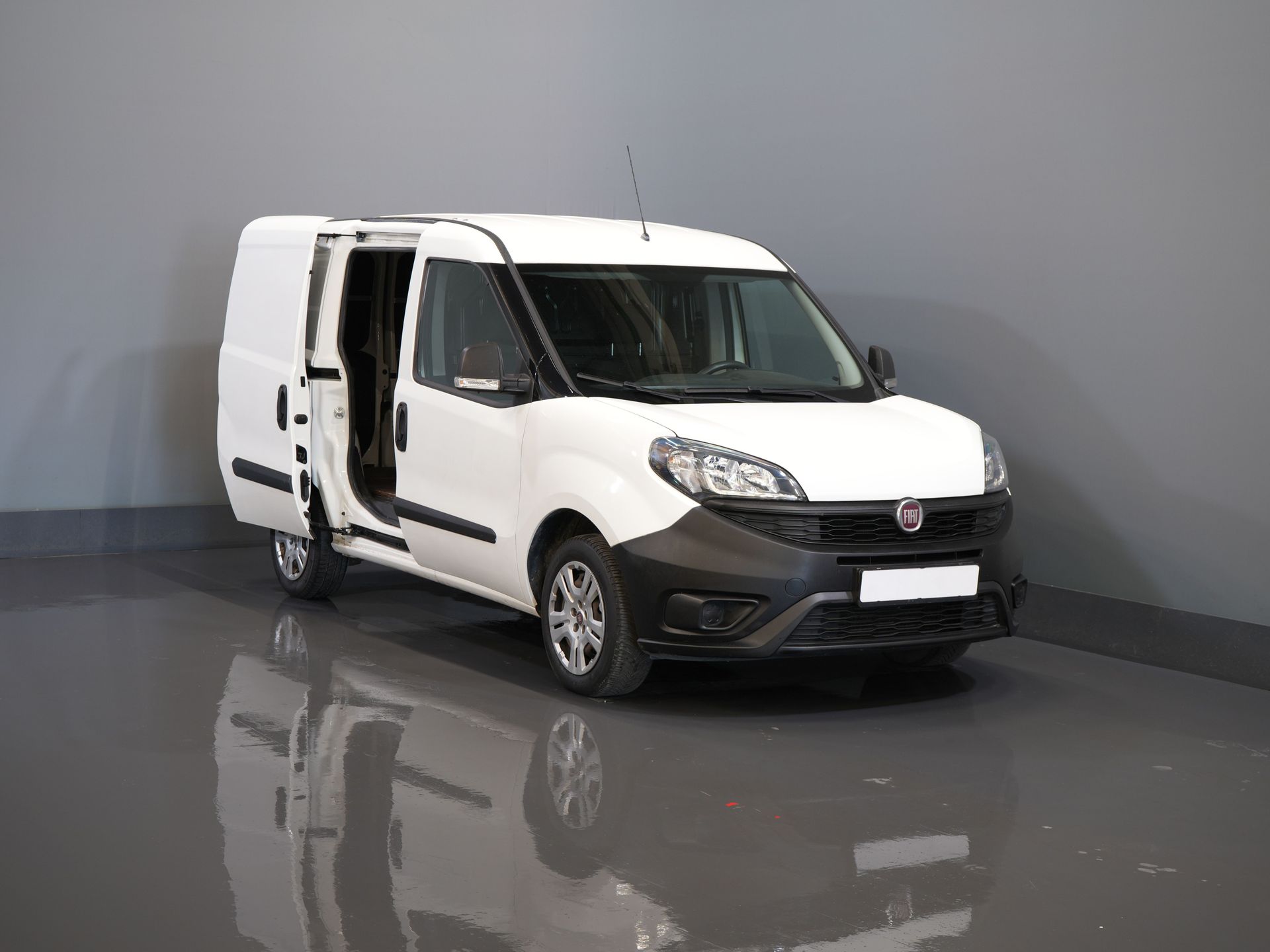 Fiat Dobló Cargo Bestelbus 1.3 MJ BPM VRIJ! 7x Voorraad NL Auto/ Airco/ Bluetooth/ Betimmering
