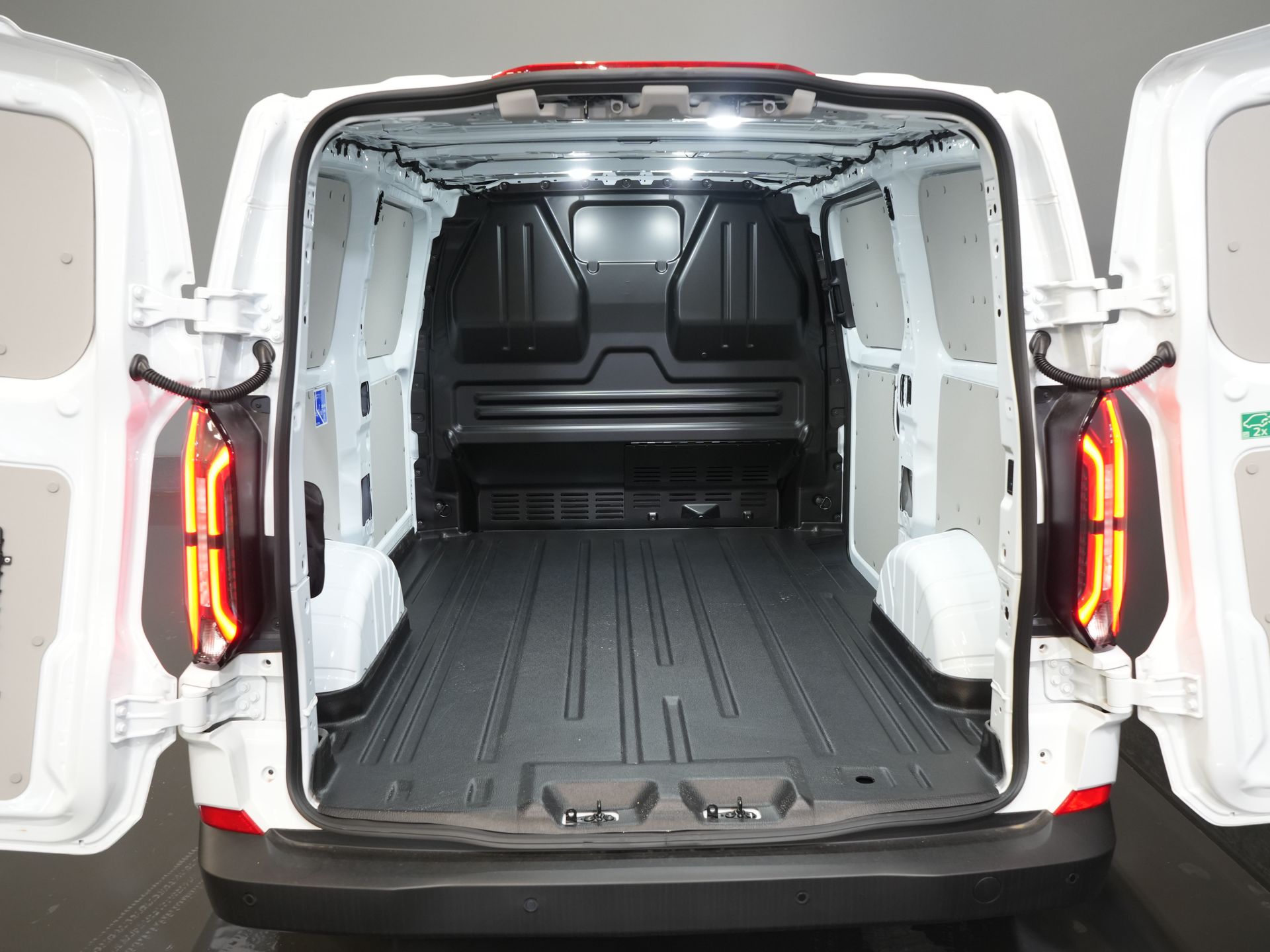 Ford E-Transit Custom Bestelbus Trend 65 kWh 330 km WLTP Garantie t/m 2029/ LED/ Standkachel/ Snellader/ 2.3t Trekverm./ Stuurverw./ Stoelverw./ Carplay/ Camera