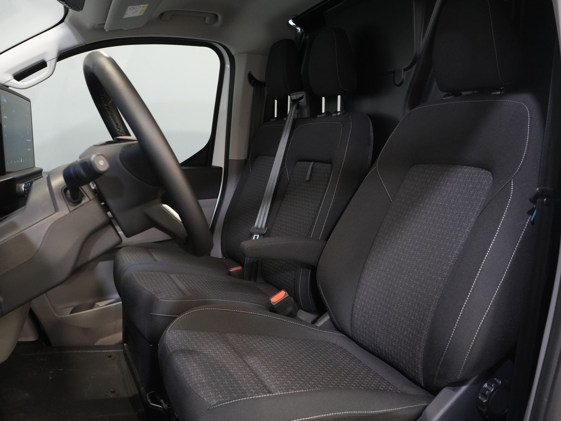 Ford E-Transit Custom Bestelbus Trend 65 kWh 330 km WLTP Garantie t/m 2029/ LED/ Standkachel/ Snellader/ 2.3t Trekverm./ Stuurverw./ Stoelverw./ Carplay/ Camera