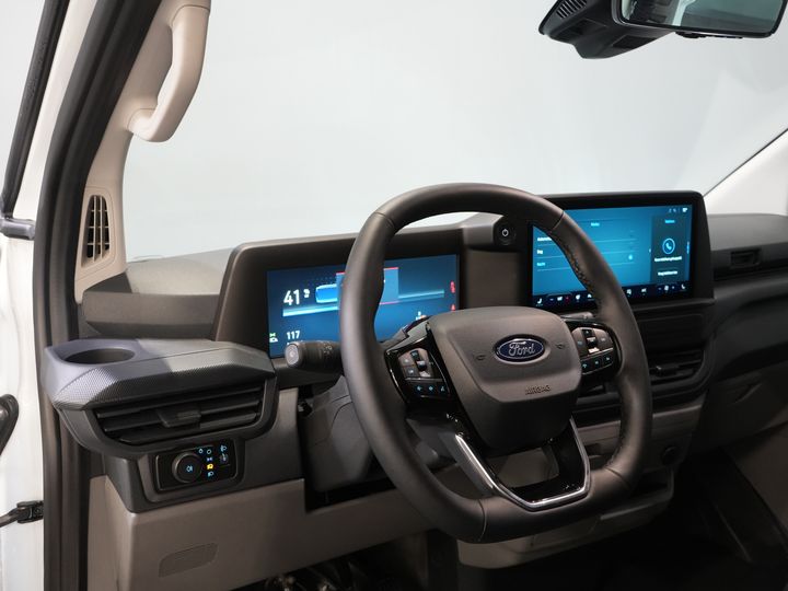 Ford E-Transit Custom Bestelbus Trend 65 kWh 330 km WLTP Garantie t/m 2029/ LED/ Standkachel/ Snellader/ 2.3t Trekverm./ Stuurverw./ Stoelverw./ Carplay/ Camera