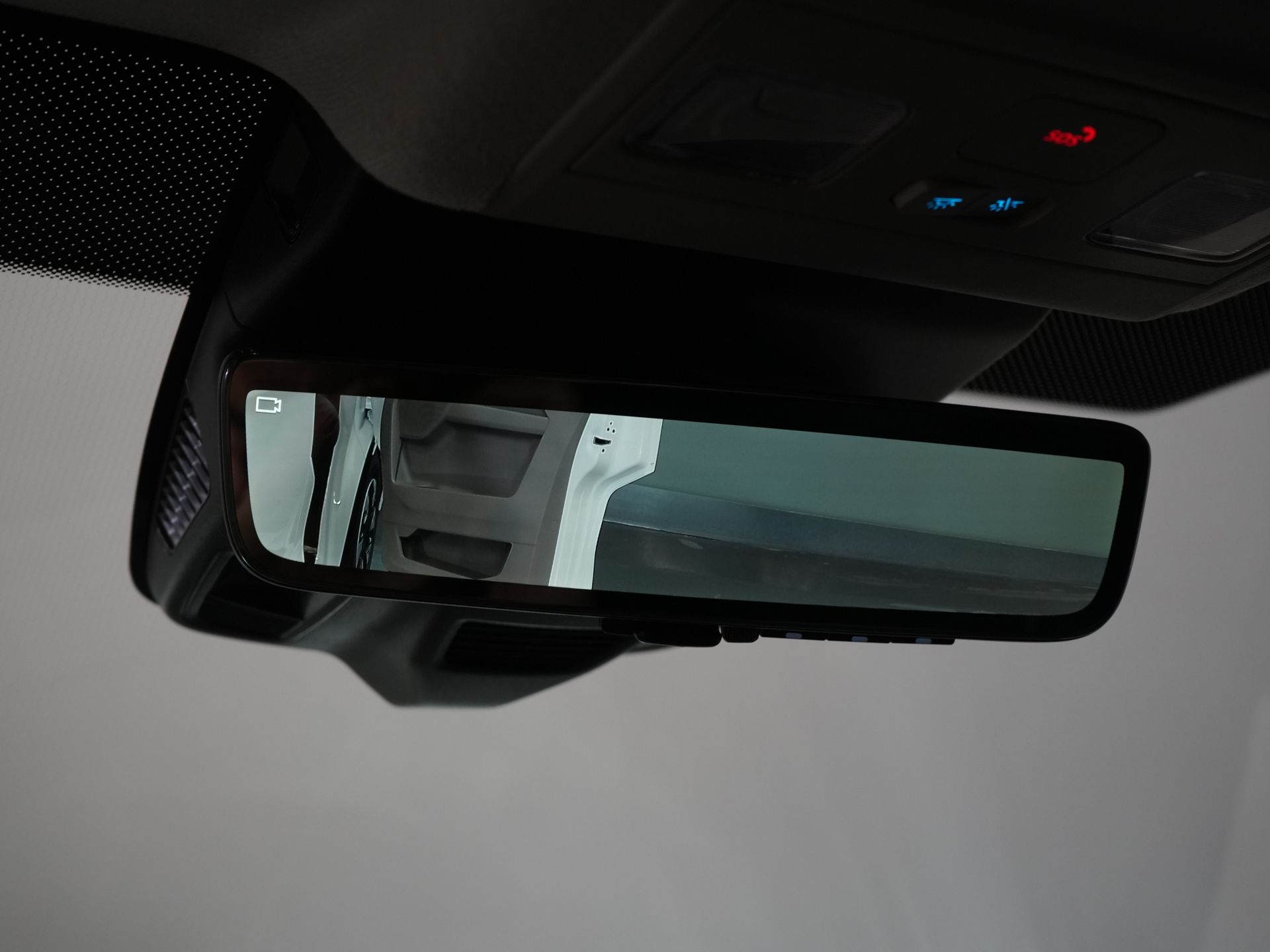 Ford E-Transit Custom Bestelbus Trend 65 kWh 330 km WLTP Garantie t/m 2029/ LED/ Standkachel/ Snellader/ 2.3t Trekverm./ Stuurverw./ Stoelverw./ Carplay/ Camera