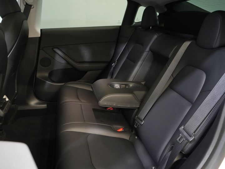 Tesla Model Y SUV Long Range AWD 75 kWh 540 km WLTP MARGE SOH 92%/ Pano/ Pompe à chaleur/ Adapt.Cruise/ Memory/ Elek.valve/ Seatverw./ Navi/ 360 camera