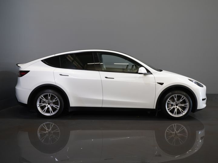 Tesla Model Y SUV Long Range AWD 75 kWh 540 km WLTP MARGE SOH 92%/ Pano/ Pompe à chaleur/ Adapt.Cruise/ Memory/ Elek.valve/ Seatverw./ Navi/ 360 camera