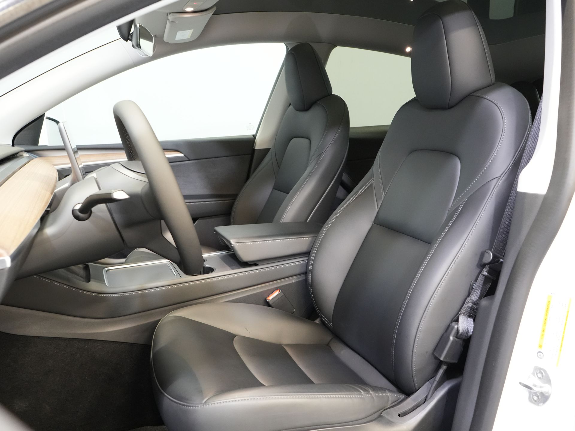 Tesla Model Y SUV Long Range AWD 75 kWh 540 km WLTP MARGE SOH 92%/ Pano/ Pompe à chaleur/ Adapt.Cruise/ Memory/ Elek.valve/ Seatverw./ Navi/ 360 camera