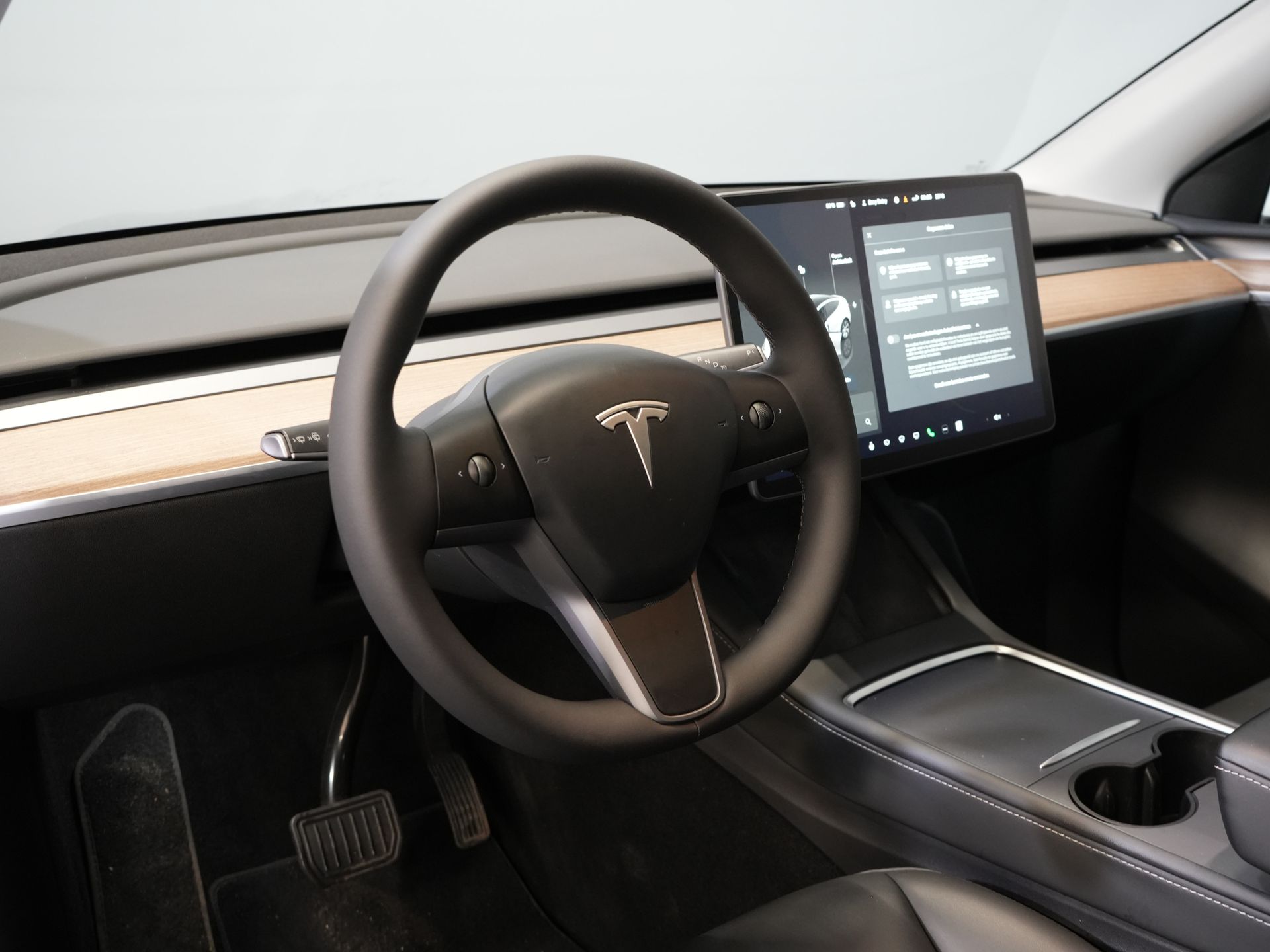 Tesla Model Y SUV Long Range AWD 75 kWh 540 km WLTP MARGE SOH 92%/ Pano/ Pompe à chaleur/ Adapt.Cruise/ Memory/ Elek.valve/ Seatverw./ Navi/ 360 camera