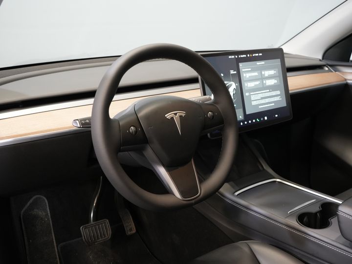 Tesla Model Y SUV Long Range AWD 75 kWh 540 km WLTP MARGE SOH 92%/ Pano/ Pompe à chaleur/ Adapt.Cruise/ Memory/ Elek.valve/ Seatverw./ Navi/ 360 camera