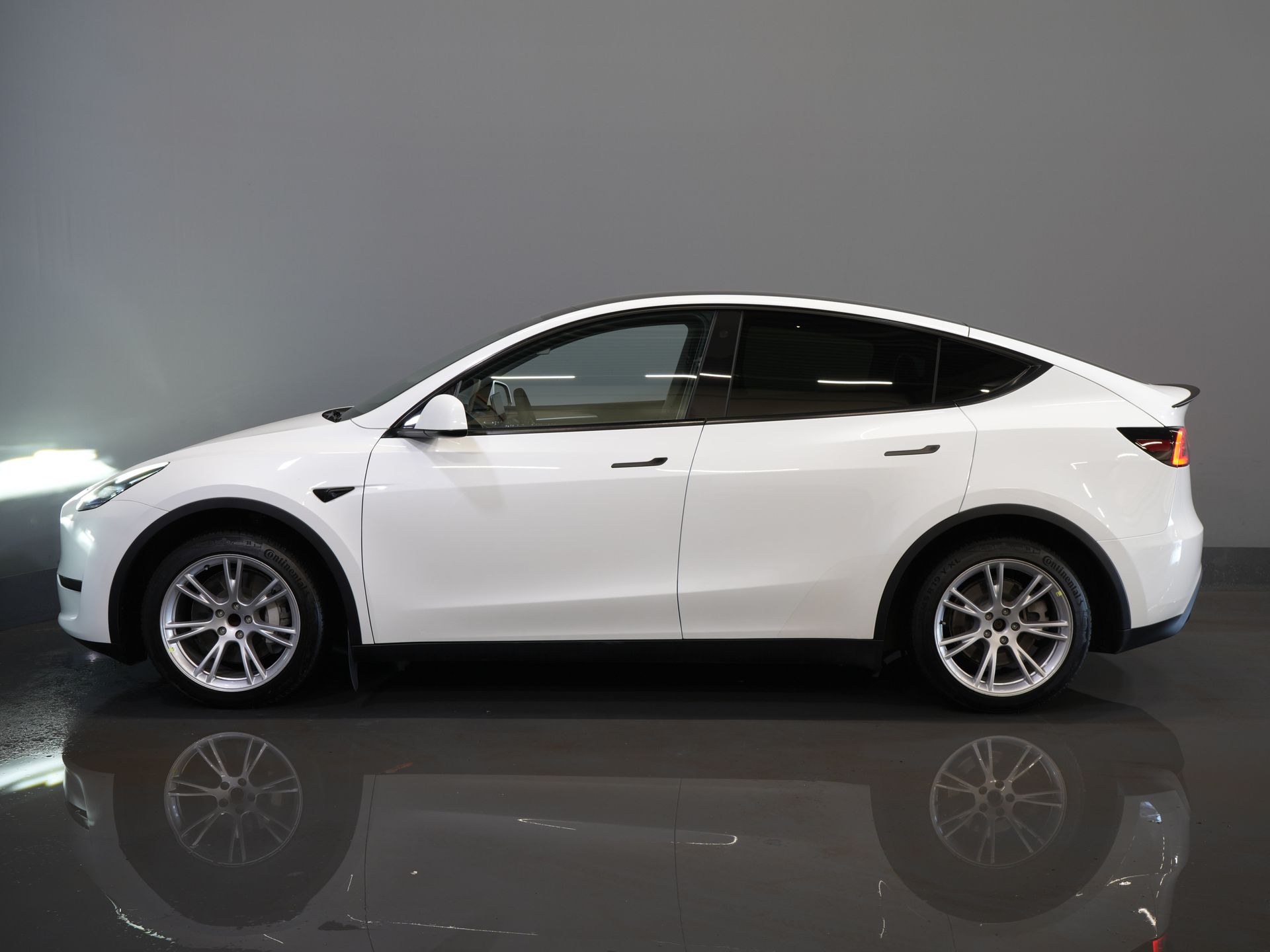 Tesla Model Y SUV Long Range AWD 75 kWh 540 km WLTP MARGE SOH 92%/ Pano/ Pompe à chaleur/ Adapt.Cruise/ Memory/ Elek.valve/ Seatverw./ Navi/ 360 camera