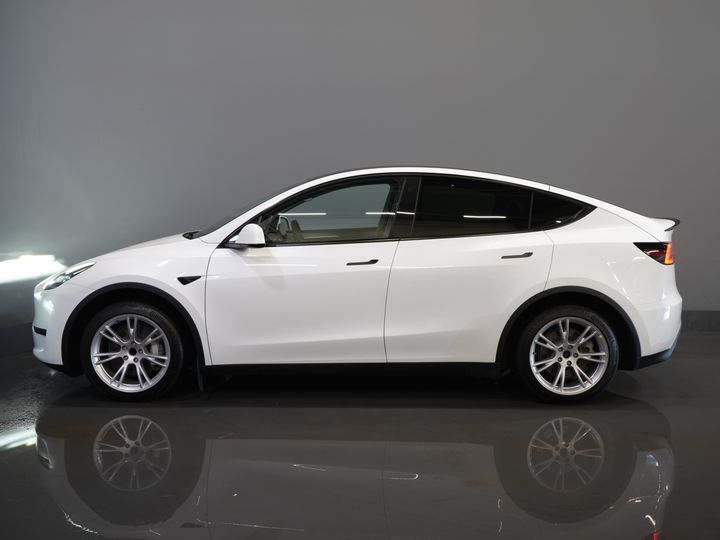 Tesla Model Y SUV Long Range AWD 75 kWh 540 km WLTP MARGE SOH 92%/ Pano/ Pompe à chaleur/ Adapt.Cruise/ Memory/ Elek.valve/ Seatverw./ Navi/ 360 camera