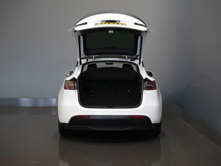 Tesla Model Y SUV Long Range AWD 75 kWh 540 km WLTP MARGE SOH 92%/ Pano/ Pompe à chaleur/ Adapt.Cruise/ Memory/ Elek.valve/ Seatverw./ Navi/ 360 camera
