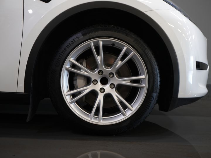Tesla Model Y SUV Long Range AWD 75 kWh 540 km WLTP MARGE SOH 92%/ Pano/ Pompe à chaleur/ Adapt.Cruise/ Memory/ Elek.valve/ Seatverw./ Navi/ 360 camera