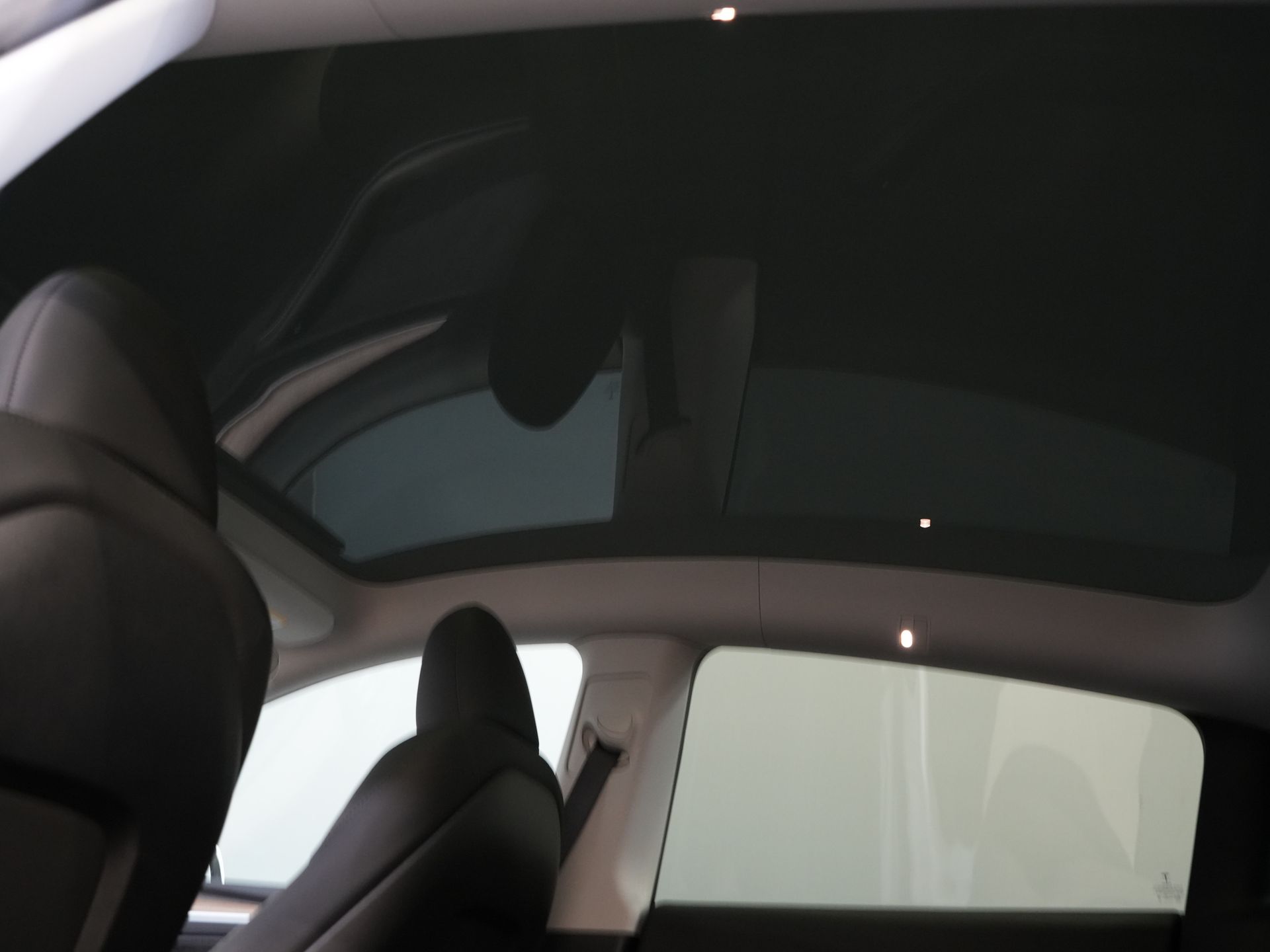 Tesla Model Y SUV Long Range AWD 75 kWh 540 km WLTP MARGE SOH 92%/ Pano/ Pompe à chaleur/ Adapt.Cruise/ Memory/ Elek.valve/ Seatverw./ Navi/ 360 camera