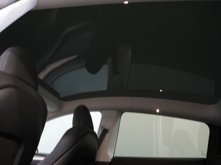 Tesla Model Y SUV Long Range AWD 75 kWh 540 km WLTP MARGE SOH 92%/ Pano/ Pompe à chaleur/ Adapt.Cruise/ Memory/ Elek.valve/ Seatverw./ Navi/ 360 camera