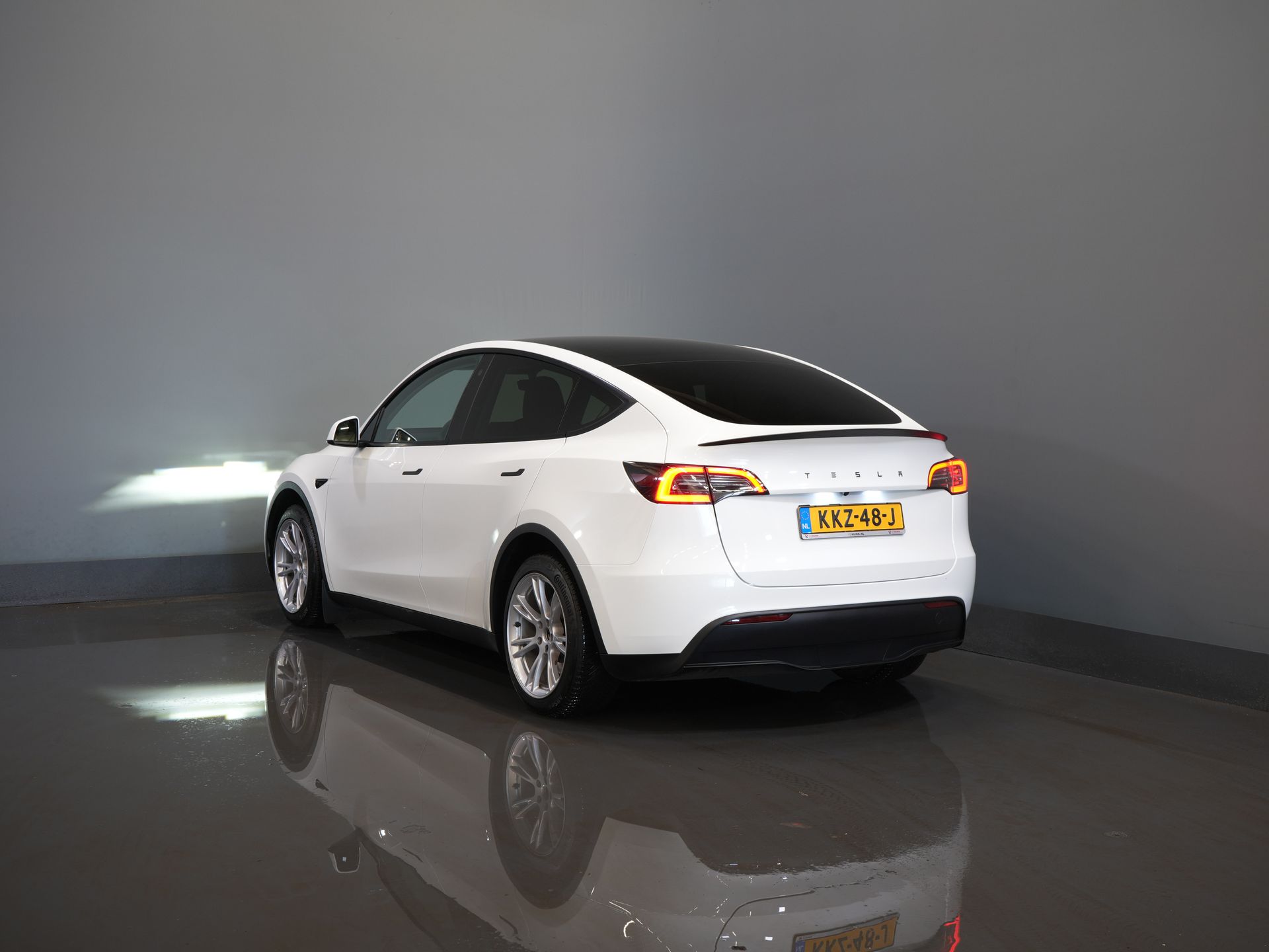 Tesla Model Y SUV Long Range AWD 75 kWh 540 km WLTP MARGE SOH 92%/ Pano/ Pompe à chaleur/ Adapt.Cruise/ Memory/ Elek.valve/ Seatverw./ Navi/ 360 camera