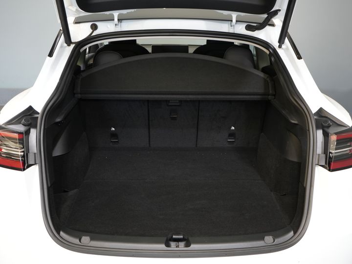 Tesla Model Y SUV Long Range AWD 75 kWh 540 km WLTP MARGE SOH 92%/ Pano/ Pompe à chaleur/ Adapt.Cruise/ Memory/ Elek.valve/ Seatverw./ Navi/ 360 camera