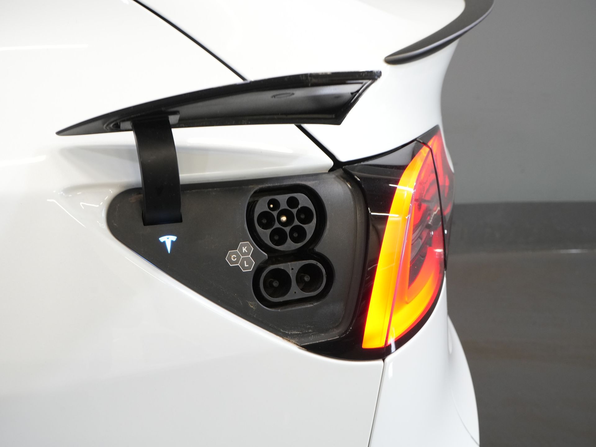 Tesla Model Y SUV Long Range AWD 75 kWh 540 km WLTP MARGE SOH 92%/ Pano/ Pompe à chaleur/ Adapt.Cruise/ Memory/ Elek.valve/ Seatverw./ Navi/ 360 camera