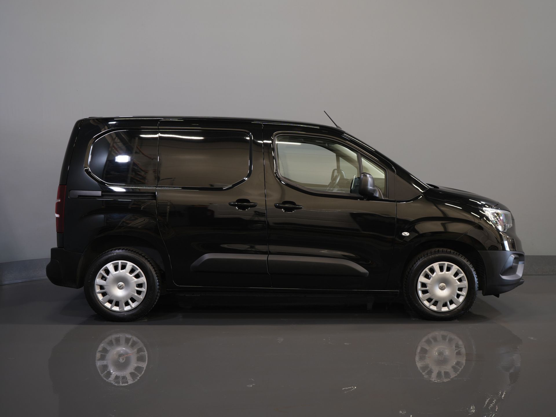 Opel Combo Bestelbus 1.5D 130 pk Aut. NL Auto/ Stuurverw./ Carplay/ Camera/ Cruise/ Airco