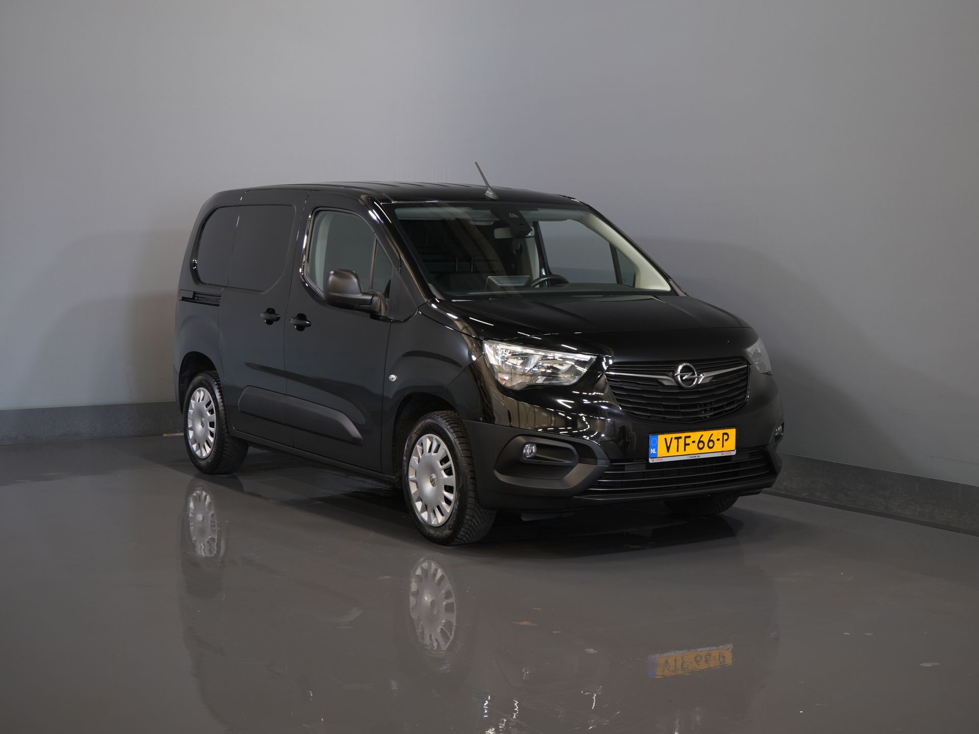 Opel Combo Bestelbus 1.5D 130 pk Aut. NL Auto/ Stuurverw./ Carplay/ Camera/ Cruise/ Airco