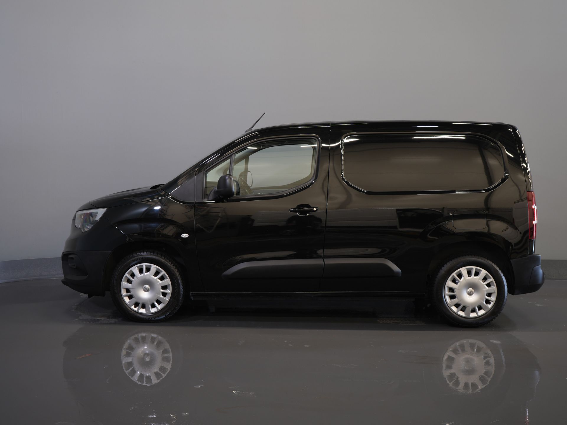 Opel Combo Bestelbus 1.5D 130 pk Aut. NL Auto/ Stuurverw./ Carplay/ Camera/ Cruise/ Airco