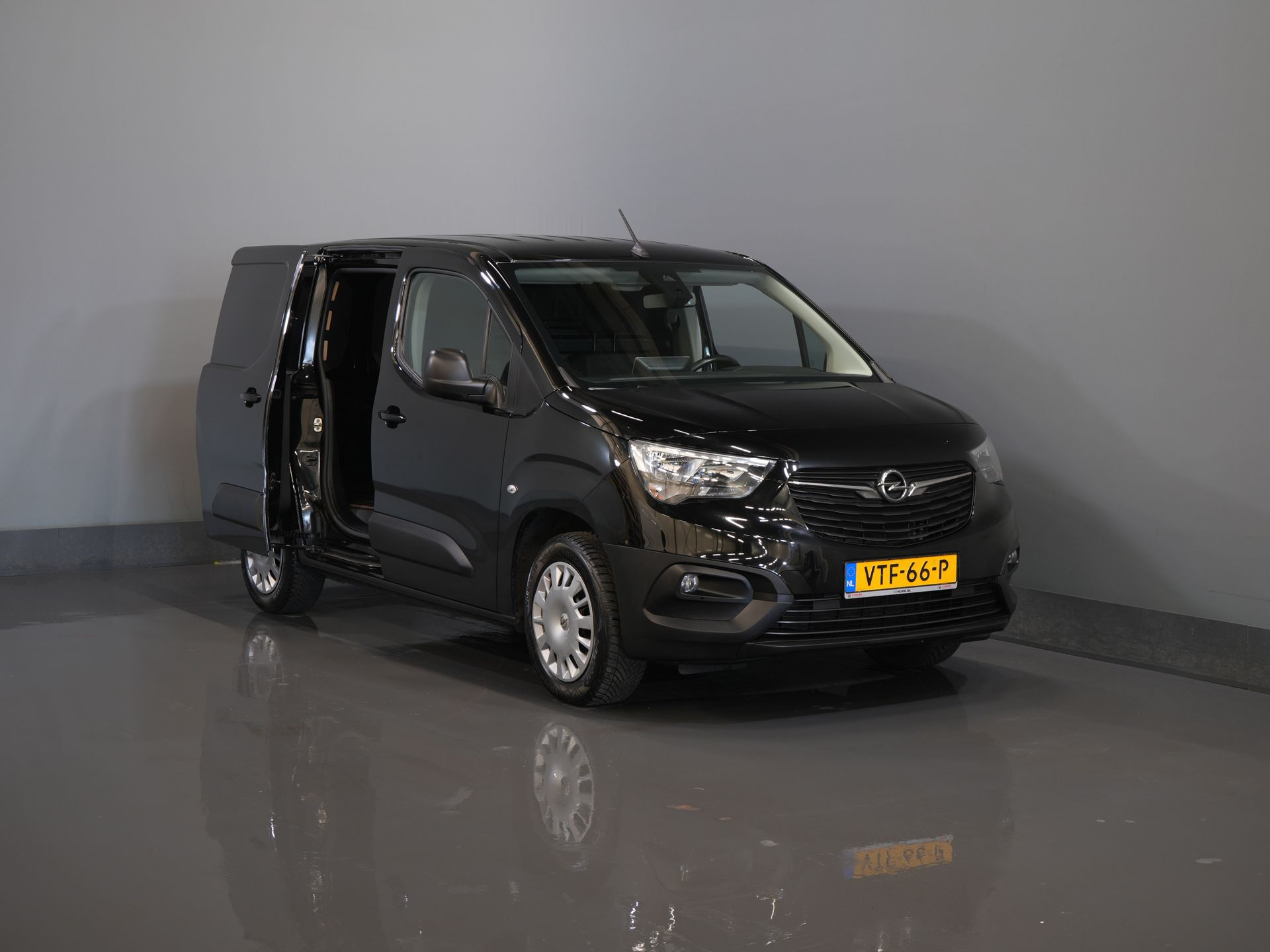 Opel Combo Bestelbus 1.5D 130 pk Aut. NL Auto/ Stuurverw./ Carplay/ Camera/ Cruise/ Airco