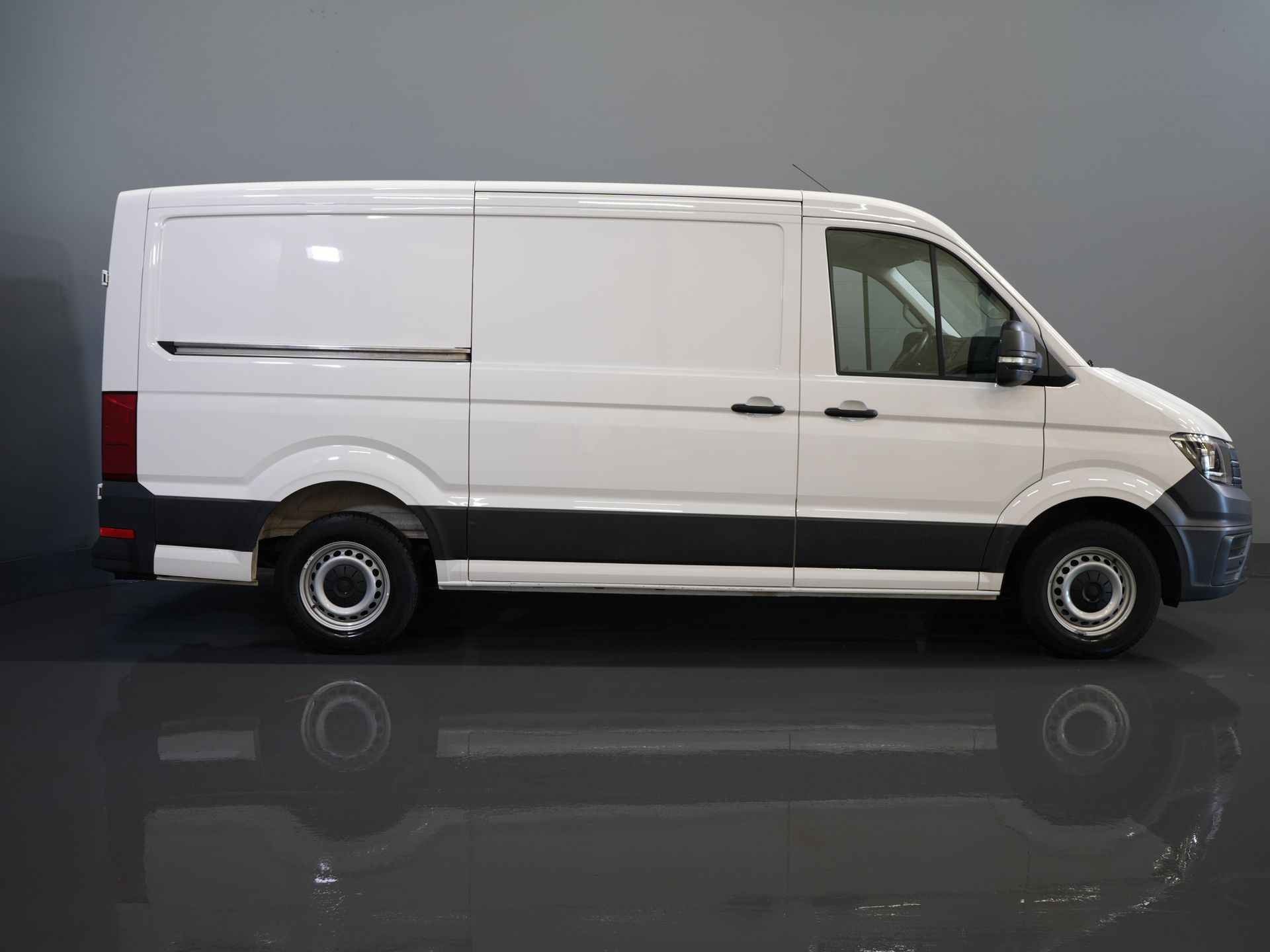 Volkswagen Crafter Bestelbus 35 2.0 TDI L3H2 (DEMO) Airco/ PDC/ Bluetooth/ Betimmering