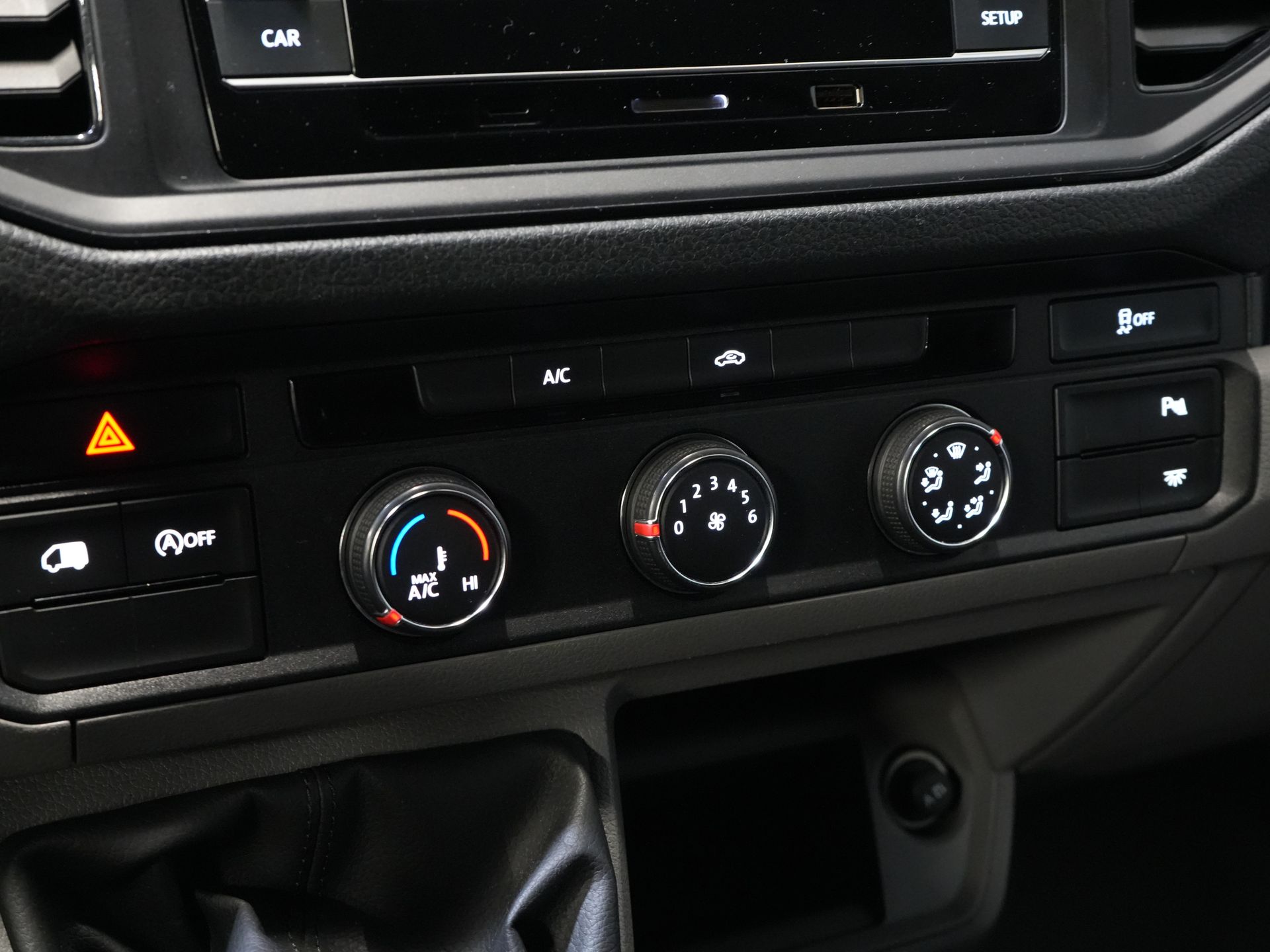 Volkswagen Crafter Bestelbus 35 2.0 TDI L3H2 (DEMO) Airco/ PDC/ Bluetooth/ Betimmering