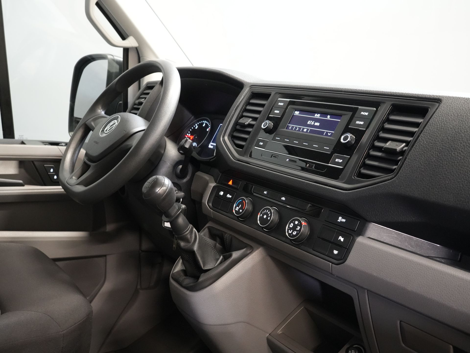 Volkswagen Crafter Bestelbus 35 2.0 TDI L3H2 (DEMO) Airco/ PDC/ Bluetooth/ Betimmering