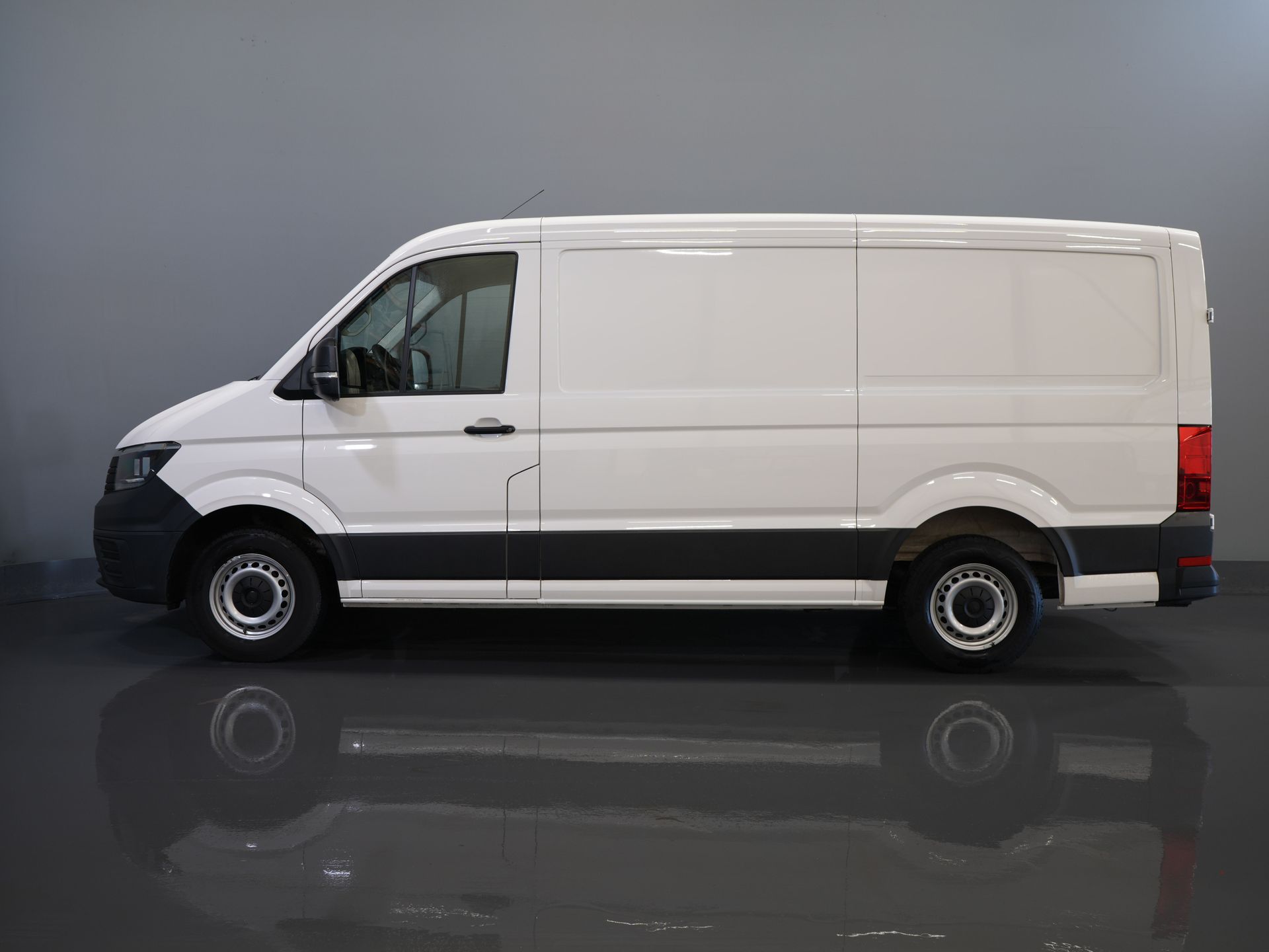 Volkswagen Crafter Bestelbus 35 2.0 TDI L3H2 (DEMO) Airco/ PDC/ Bluetooth/ Betimmering