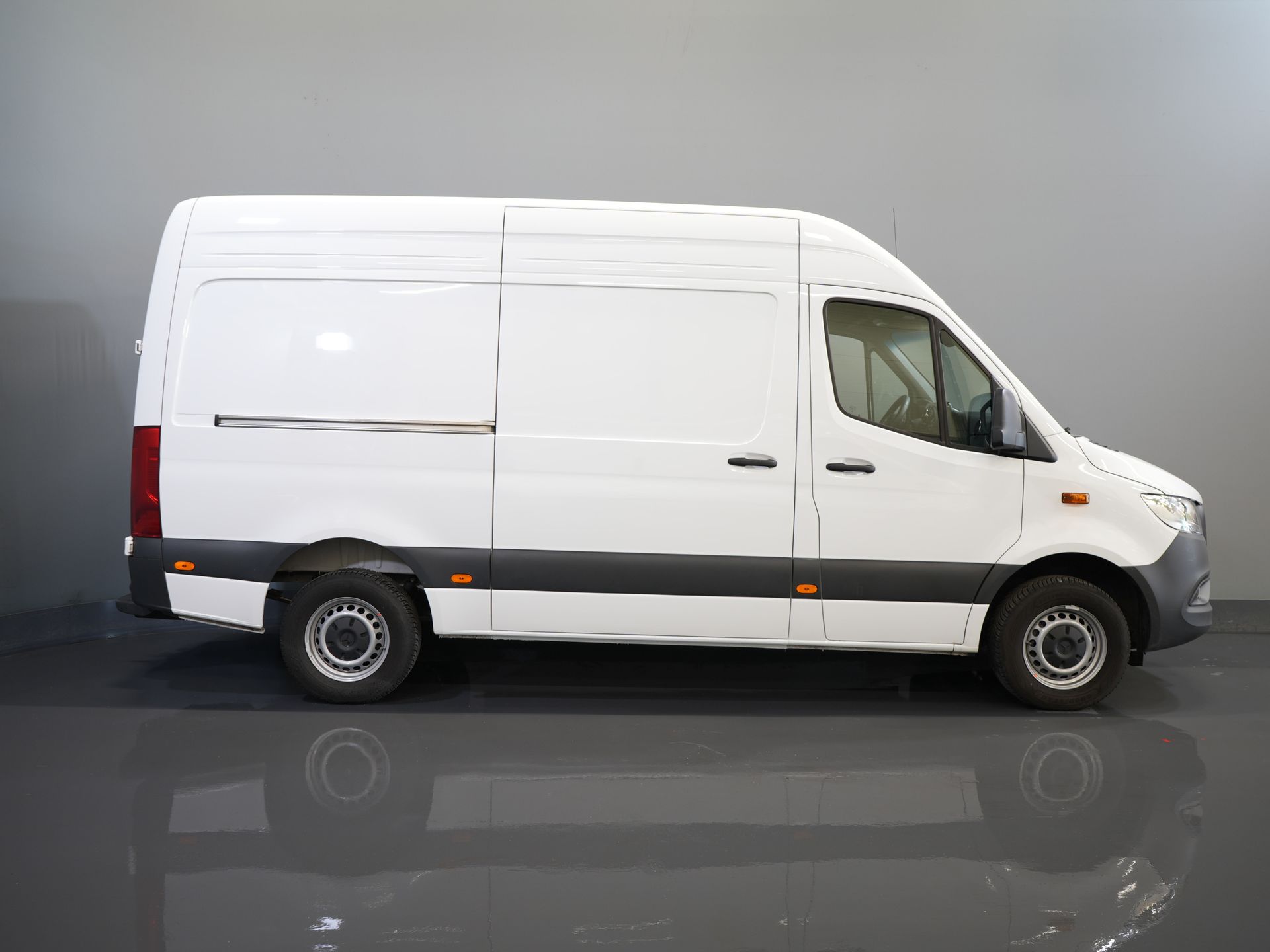 Mercedes-Benz Sprinter Van 317 CDI Aut. L2H2 BPM GRATIS! Sedile elettrico/ 270 porte/ Riscaldamento sedili/ Navi/ Telecamera/ Crociera/ DAB