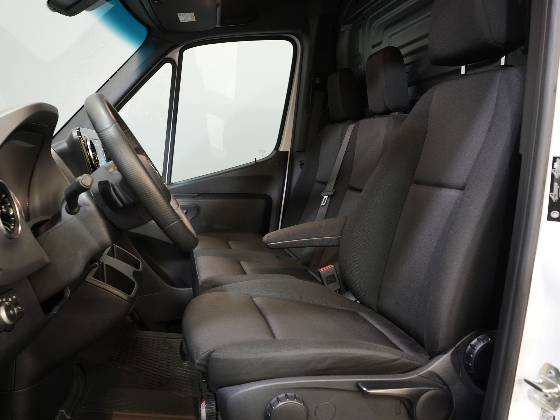 Mercedes-Benz Sprinter Van 317 CDI Aut. L2H2 BPM GRATIS! Sedile elettrico/ 270 porte/ Riscaldamento sedili/ Navi/ Telecamera/ Crociera/ DAB