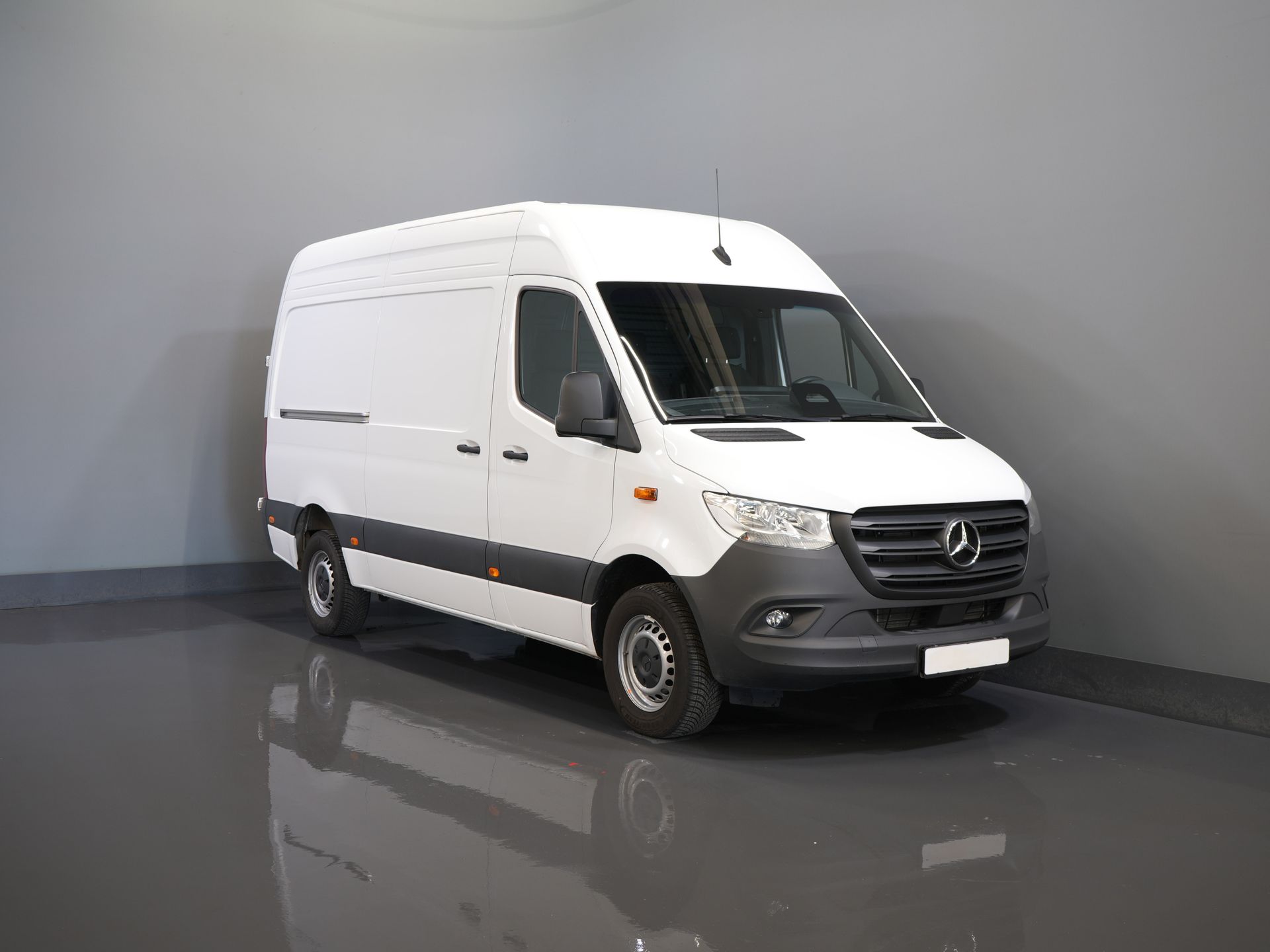 Mercedes-Benz Sprinter Van 317 CDI Aut. L2H2 BPM GRATIS! Sedile elettrico/ 270 porte/ Riscaldamento sedili/ Navi/ Telecamera/ Crociera/ DAB
