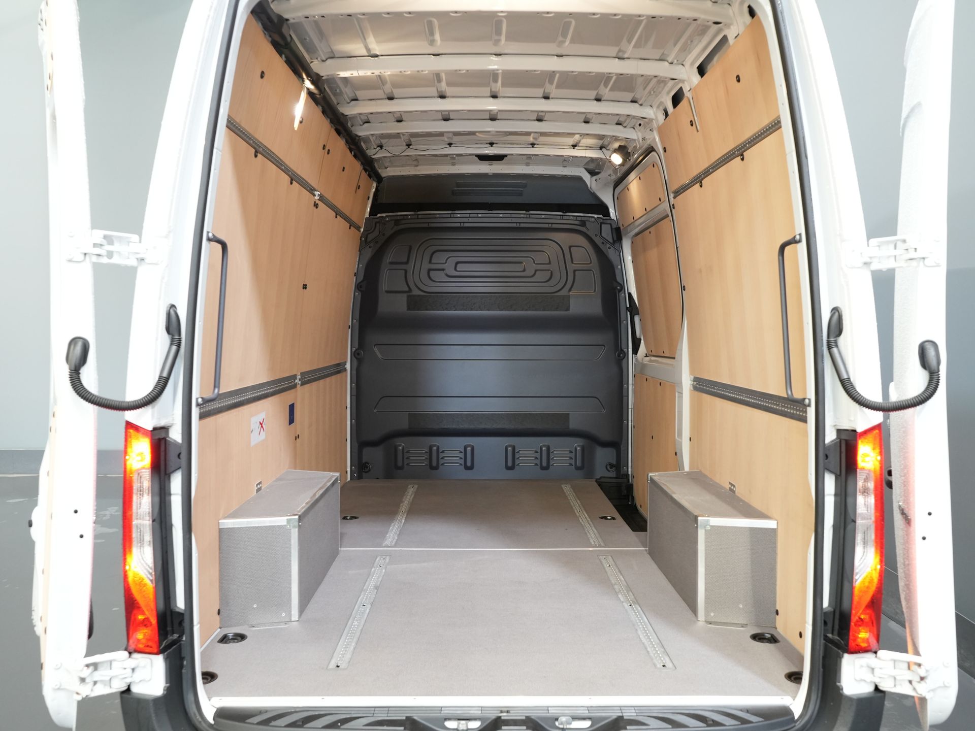 Mercedes-Benz Sprinter Van 317 CDI Aut. L2H2 BPM GRATIS! Sedile elettrico/ 270 porte/ Riscaldamento sedili/ Navi/ Telecamera/ Crociera/ DAB